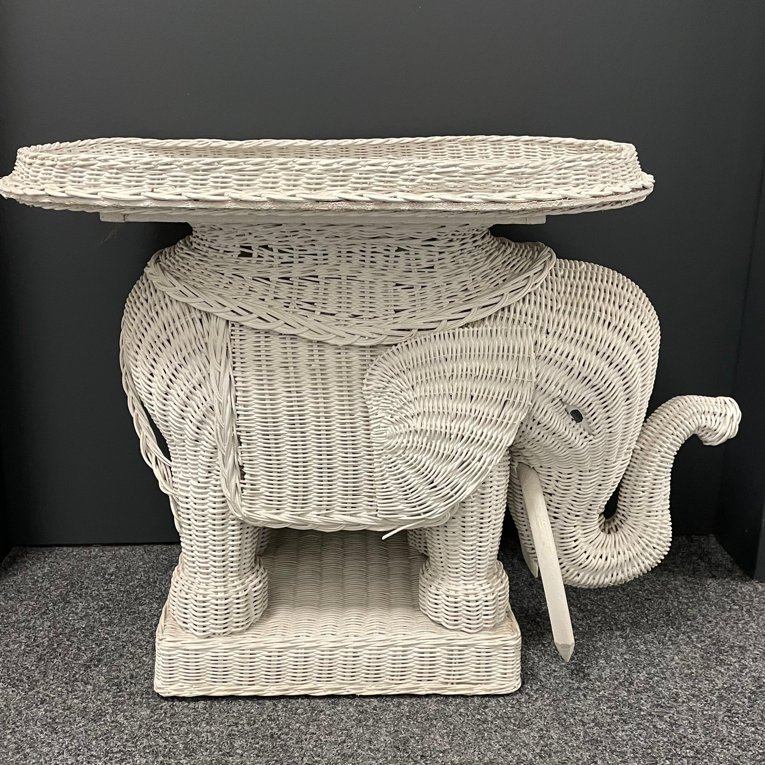 Stunning White Rattan Wicker Elephant Side Table with Tray, France, 1960s In Good Condition In Nuernberg, DE