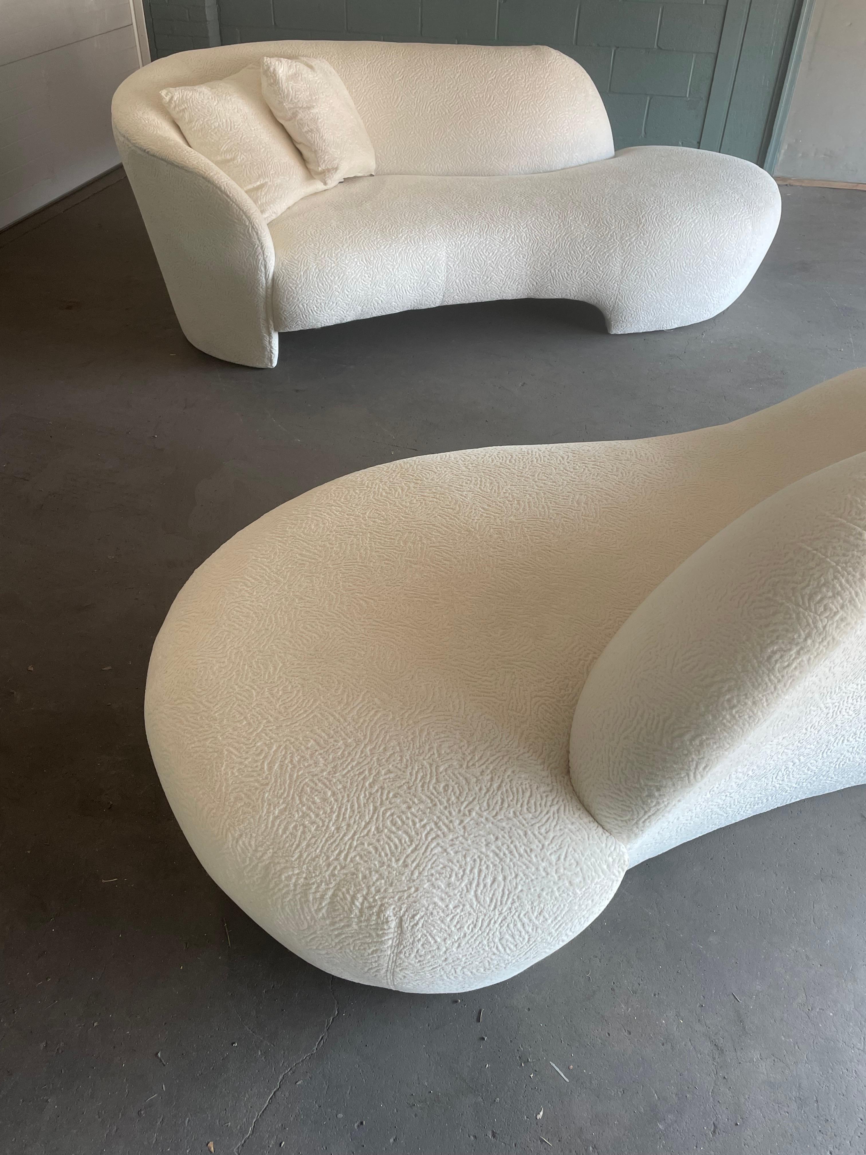 Stunning White Weiman Preview Chaise Lounge In Good Condition In Southampton, NJ