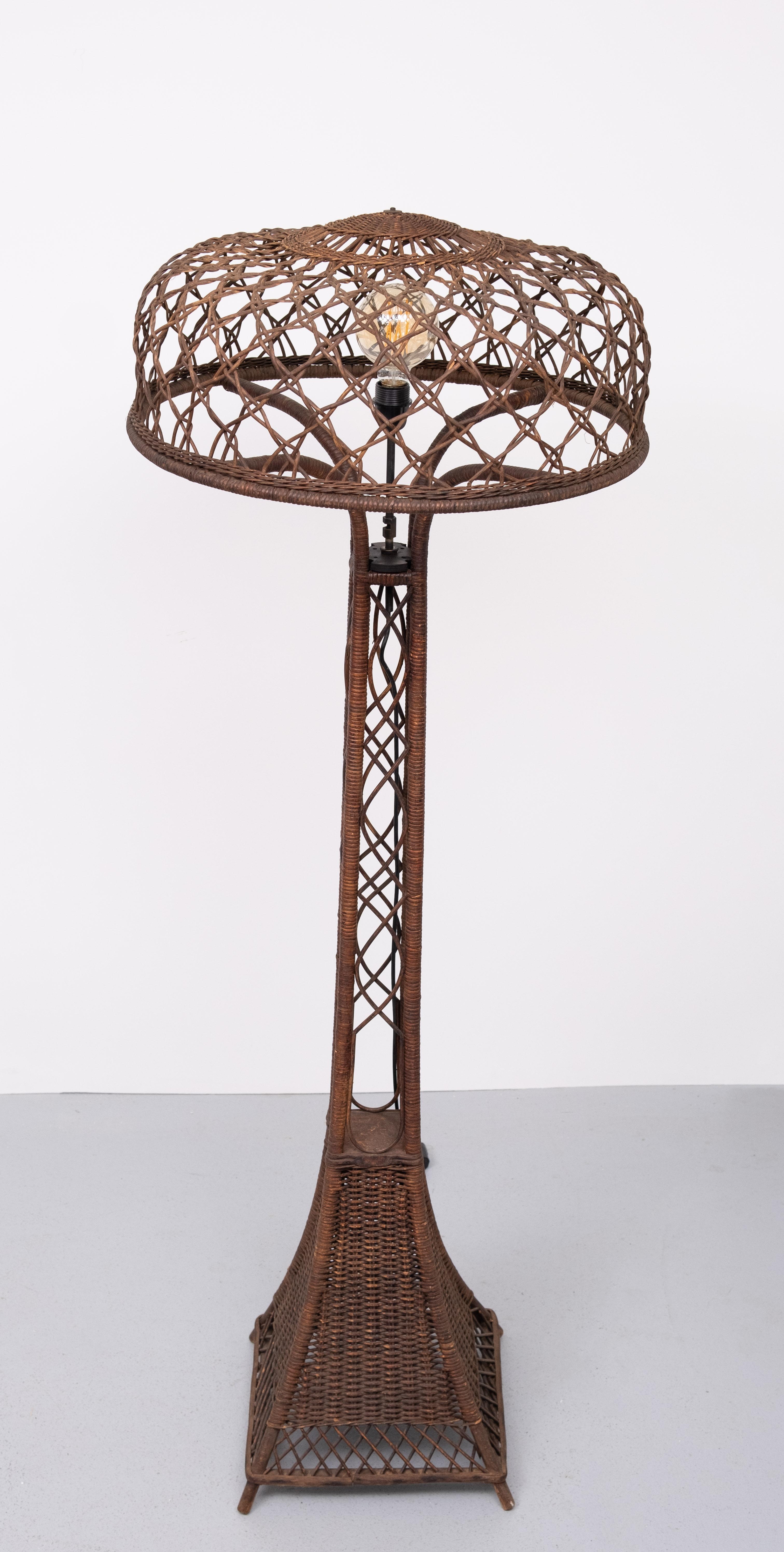 Impresionante Lámpara de pie de mimbre años 20 Fabricación de L.p.h. de Ridder Amsterdam en venta 3