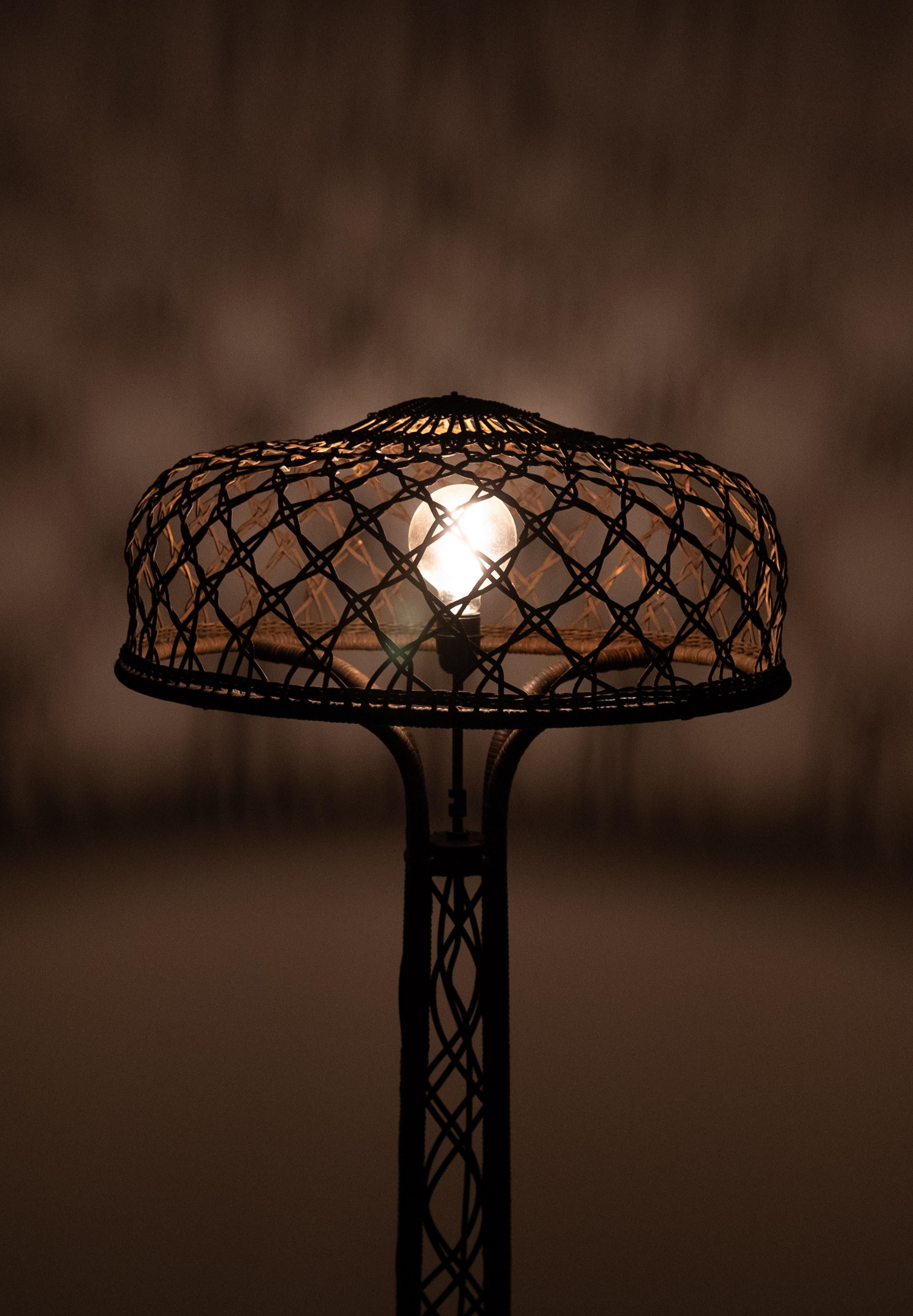 Impresionante Lámpara de pie de mimbre años 20 Fabricación de L.p.h. de Ridder Amsterdam en venta 4