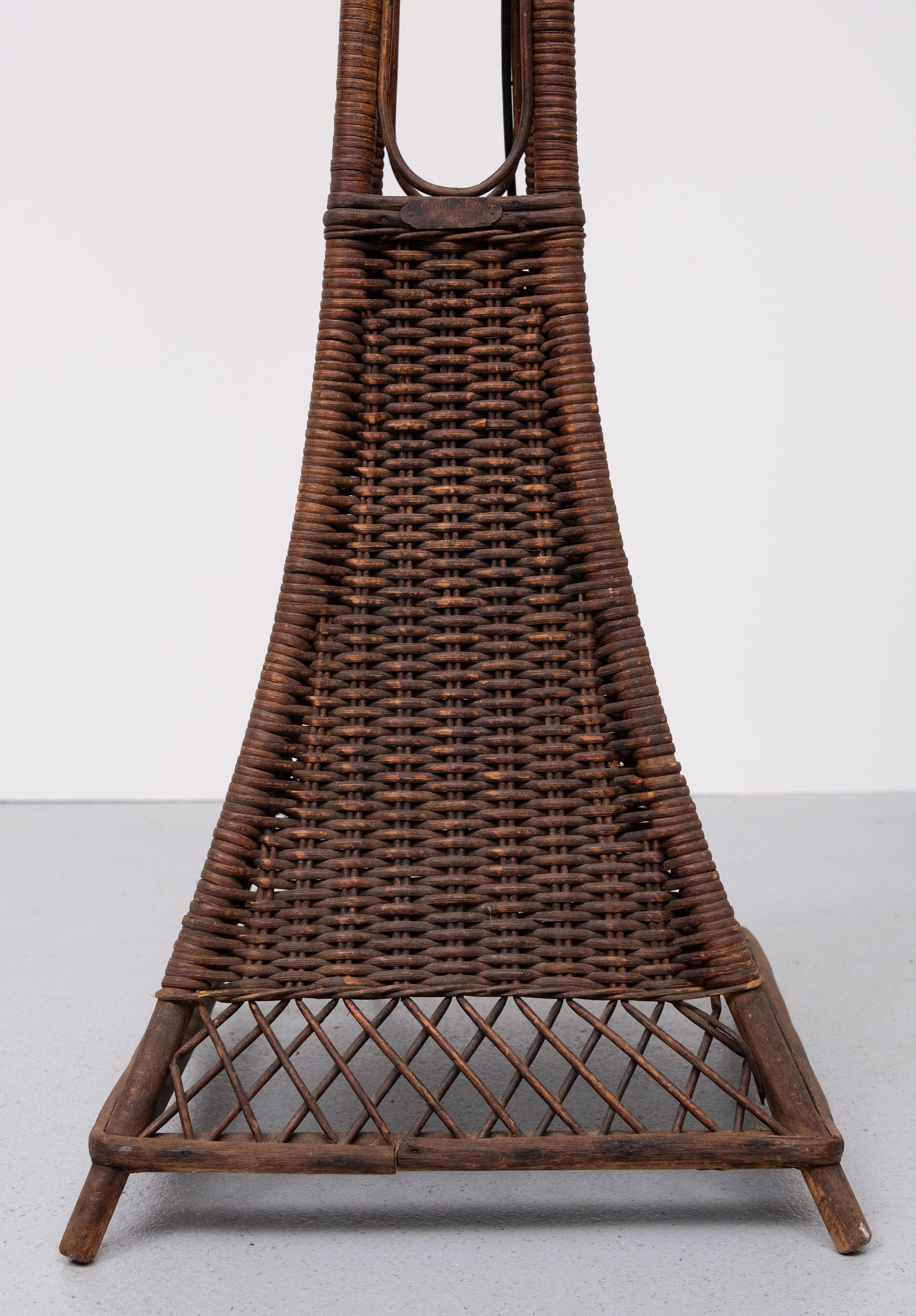 Impresionante Lámpara de pie de mimbre años 20 Fabricación de L.p.h. de Ridder Amsterdam principios del siglo XX en venta