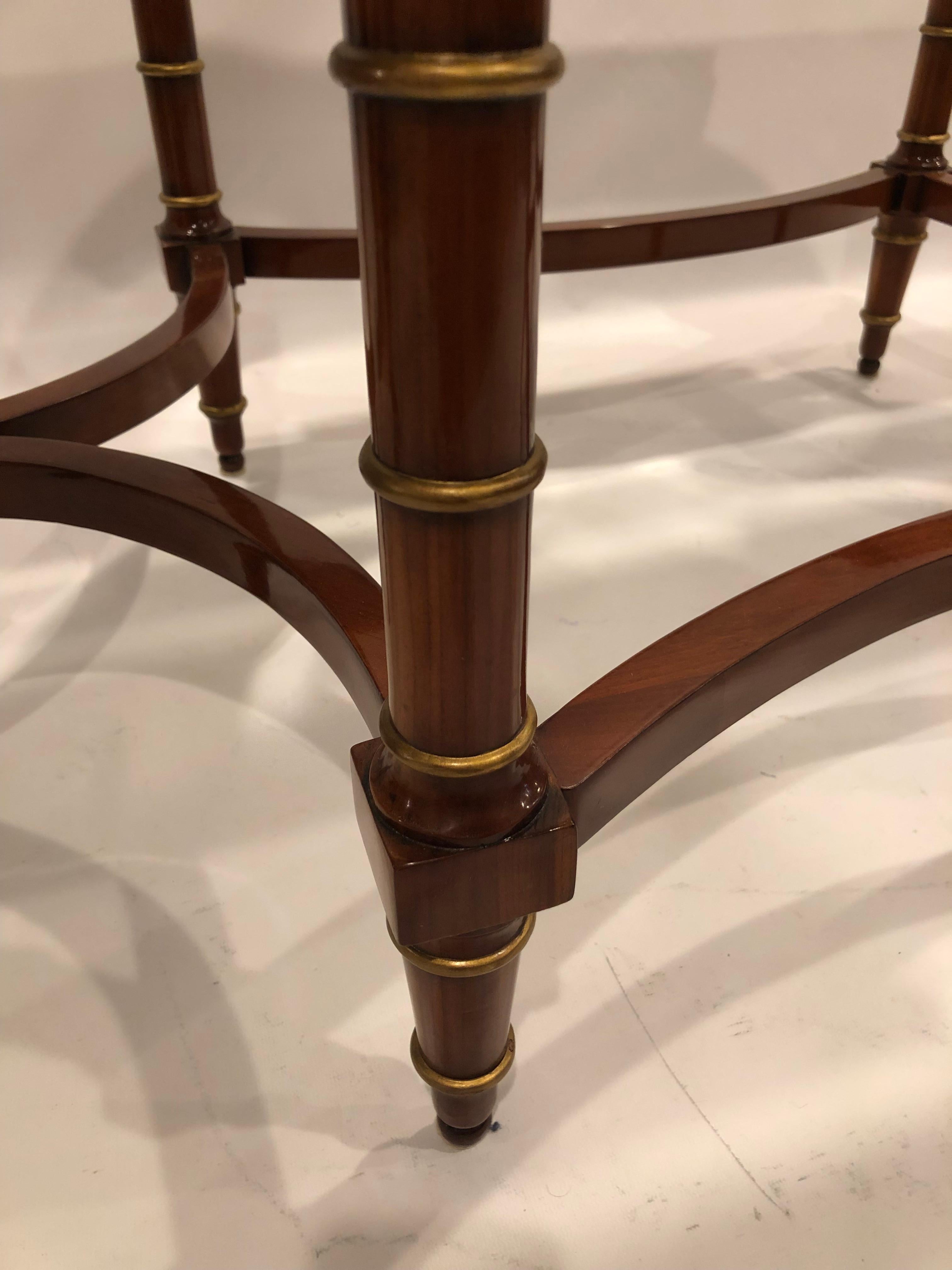 Américain Superbe table basse Widdicomb de style Adam décorée de peinture en bois et en verre en vente