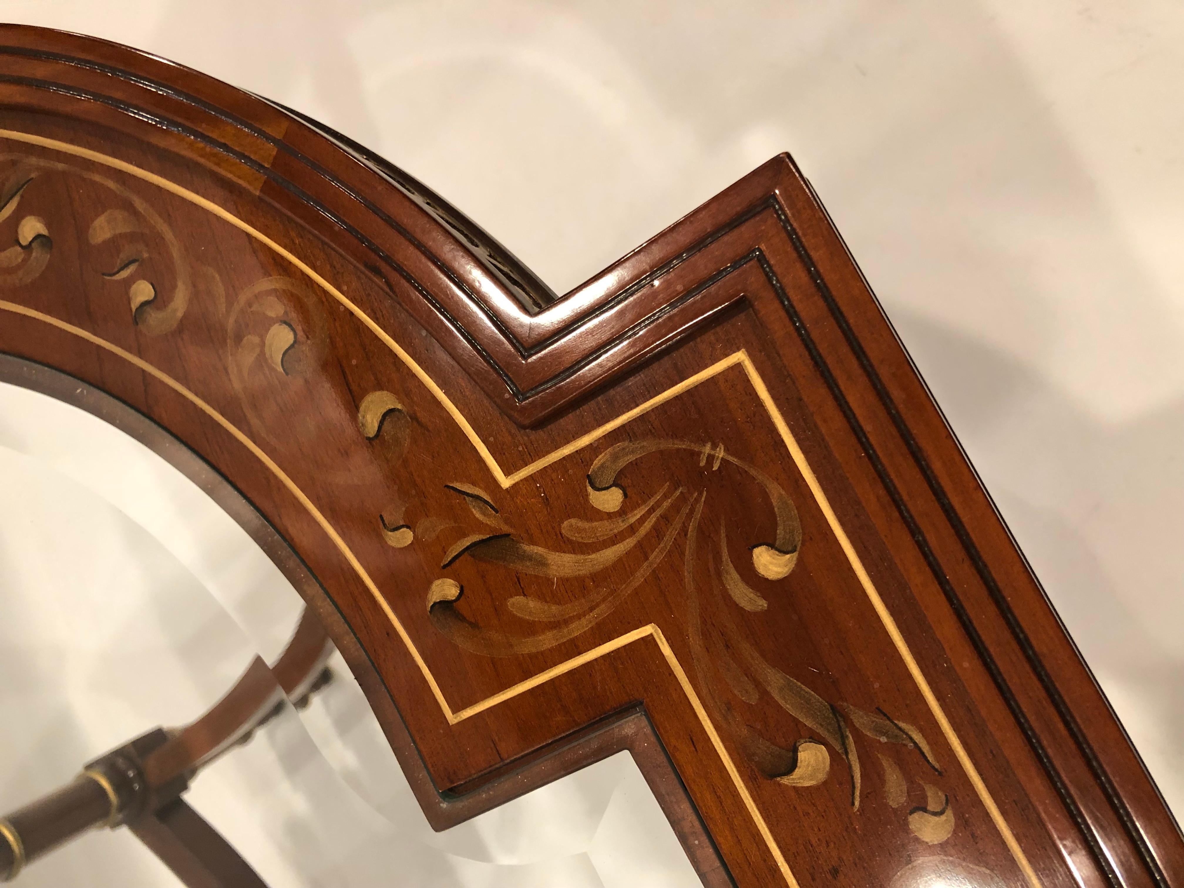Superbe table basse Widdicomb de style Adam décorée de peinture en bois et en verre en vente 1
