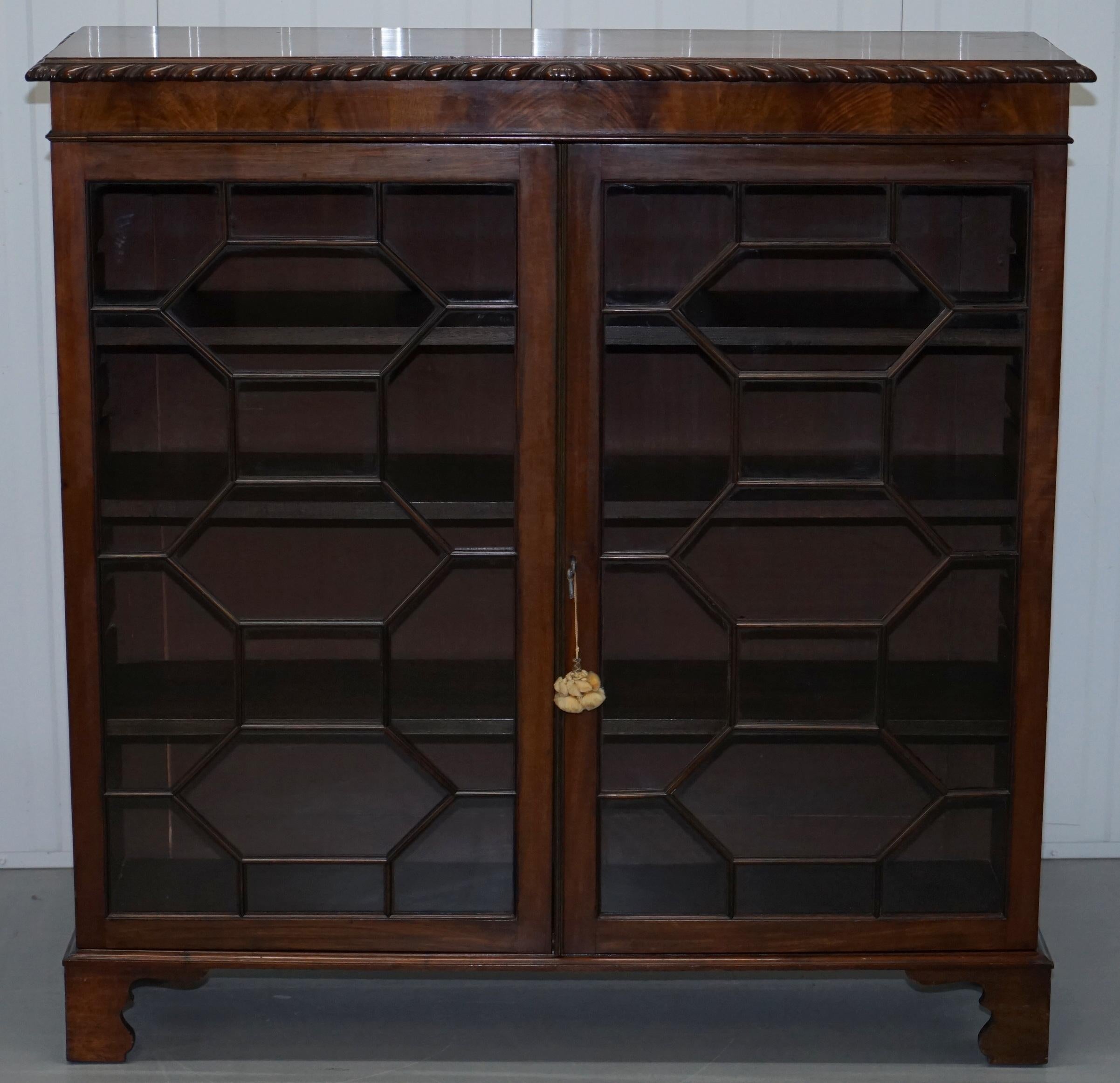 We are delighted to offer for sale lovely William IV Astral glazed dwarf bookcase 

A truly stunning piece in sublime condition for the age which is circa 1835. We have deep cleaned hand condition waxed and hand polished the timber, the glass