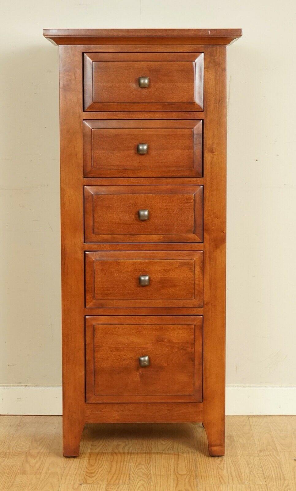 We are delighted to offer for sale this Beautiful Willis & Gambier Mahogany Tallboy.

This is a very good quality and solid piece of furniture, we have two available and a matching chest of drawers. 

 We have deep cleaned, waxed and hand
