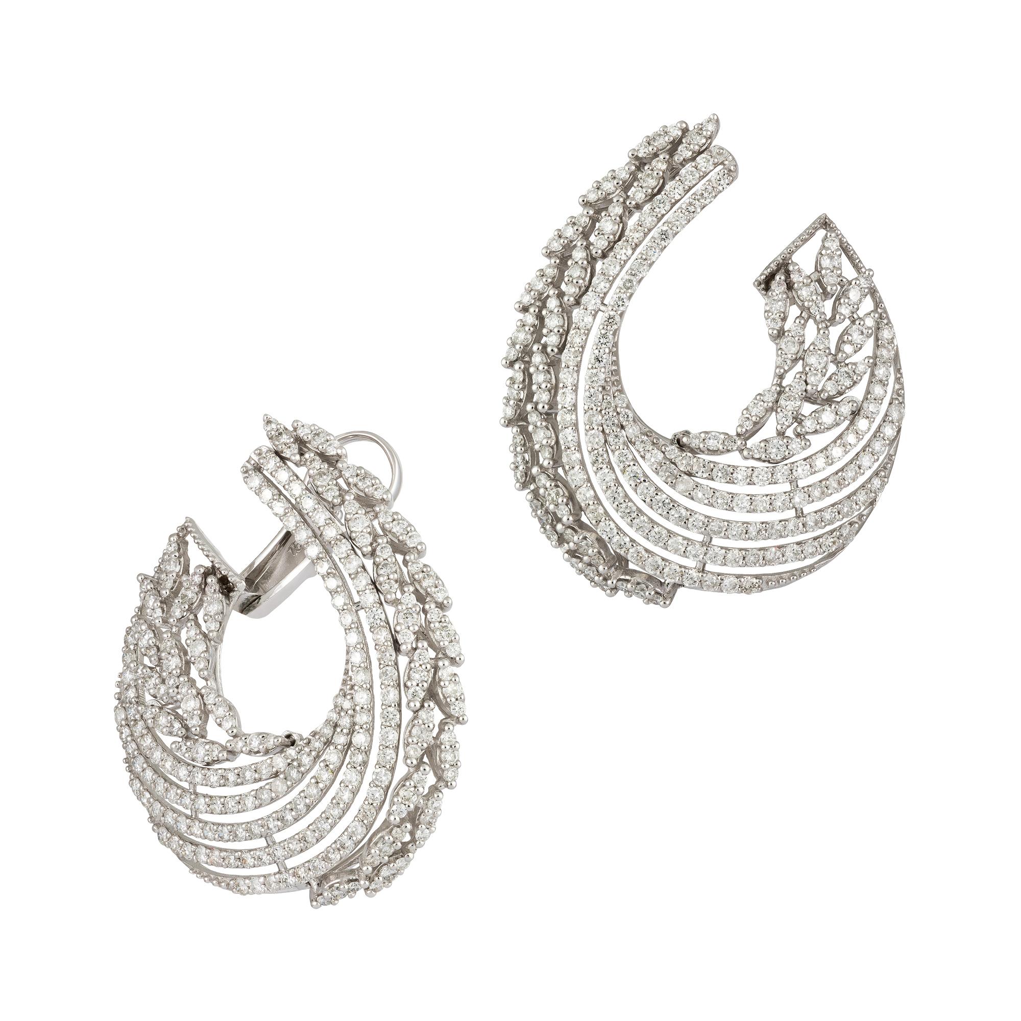 Modern Stunning Wings White Gold 18K Earrings Diamond For Her For Sale