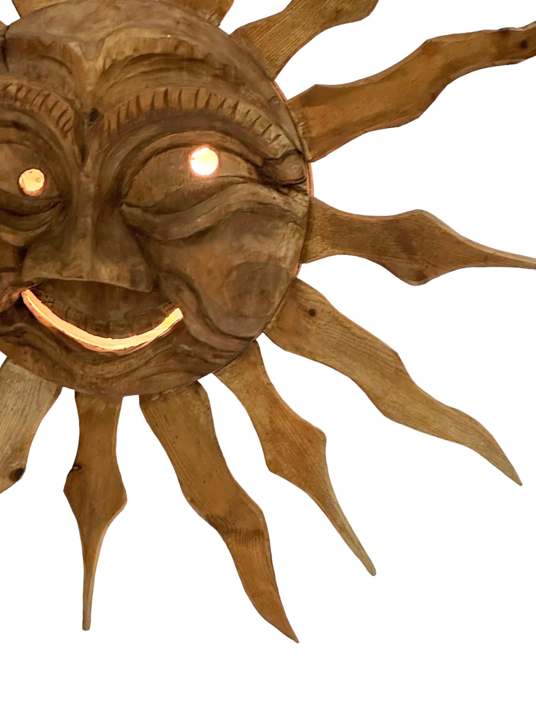 Stunning Wood Carved Sun Face Sunburst Wall Light Sculpture 1950s In Good Condition For Sale In Nuernberg, DE