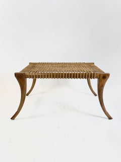 Atemberaubende neoklassische Klismos-Bänke aus gewebtem Leder:: ein Paar