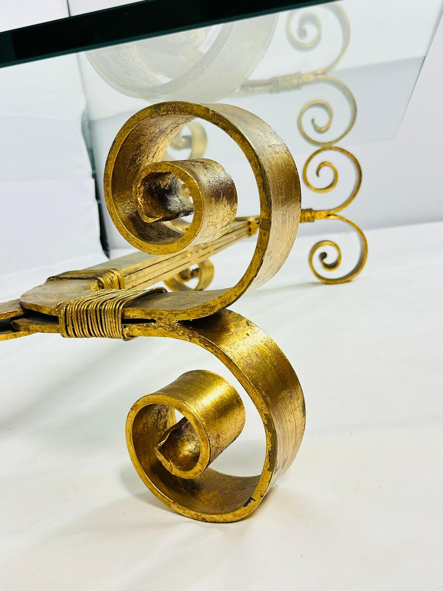 Atemberaubender Couchtisch aus Schmiedeeisen und Blattgold im Regency-Stil im Angebot 11