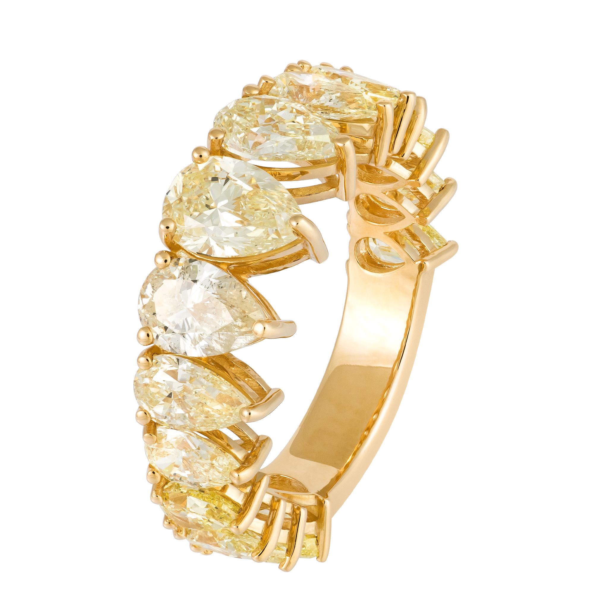 For Sale:  Stunning Yellow 18K Gold Yellow Diamond Ring for Her 2