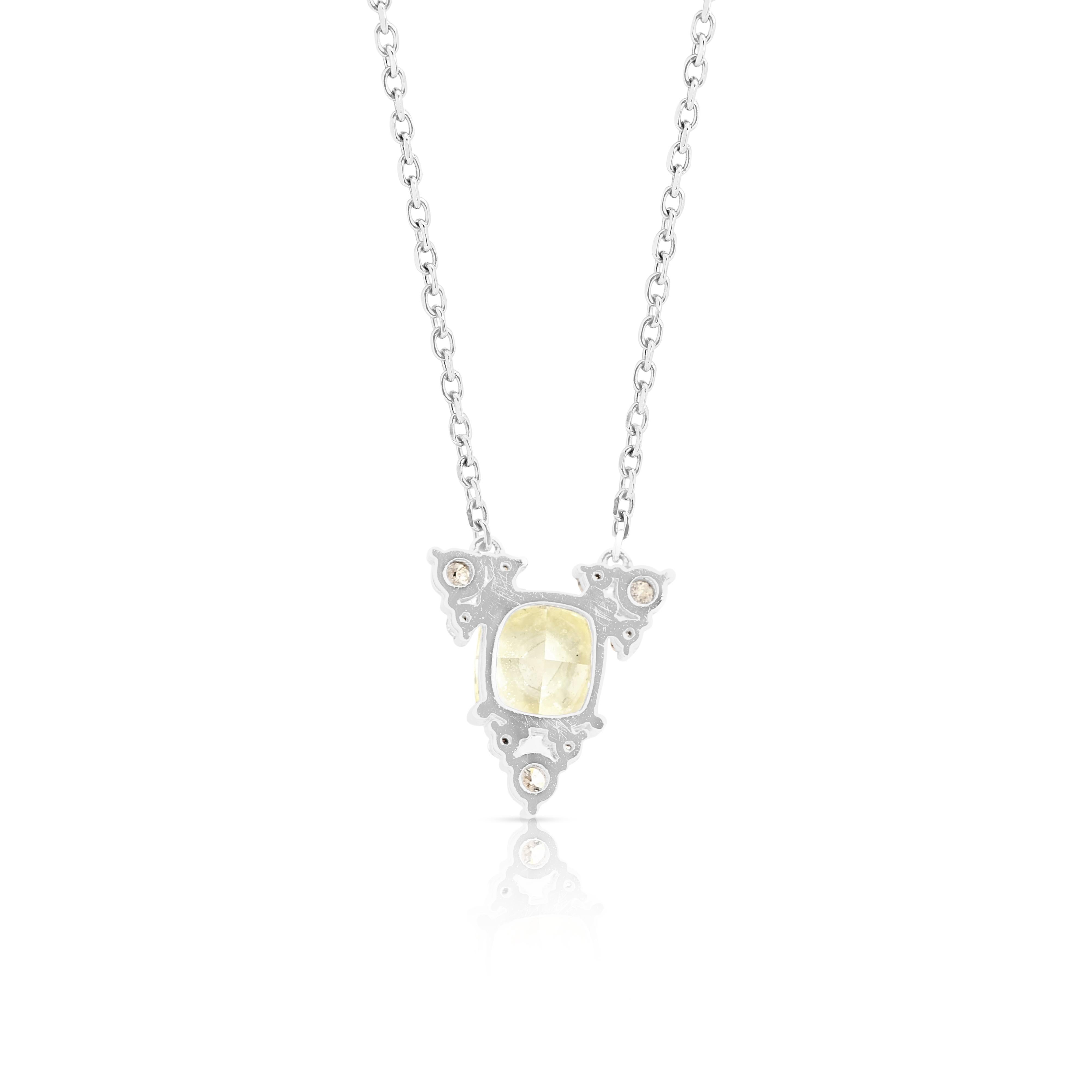 Captivant collier en or blanc 18 carats avec diamant jaune intense de 1,02 carat en vente 2