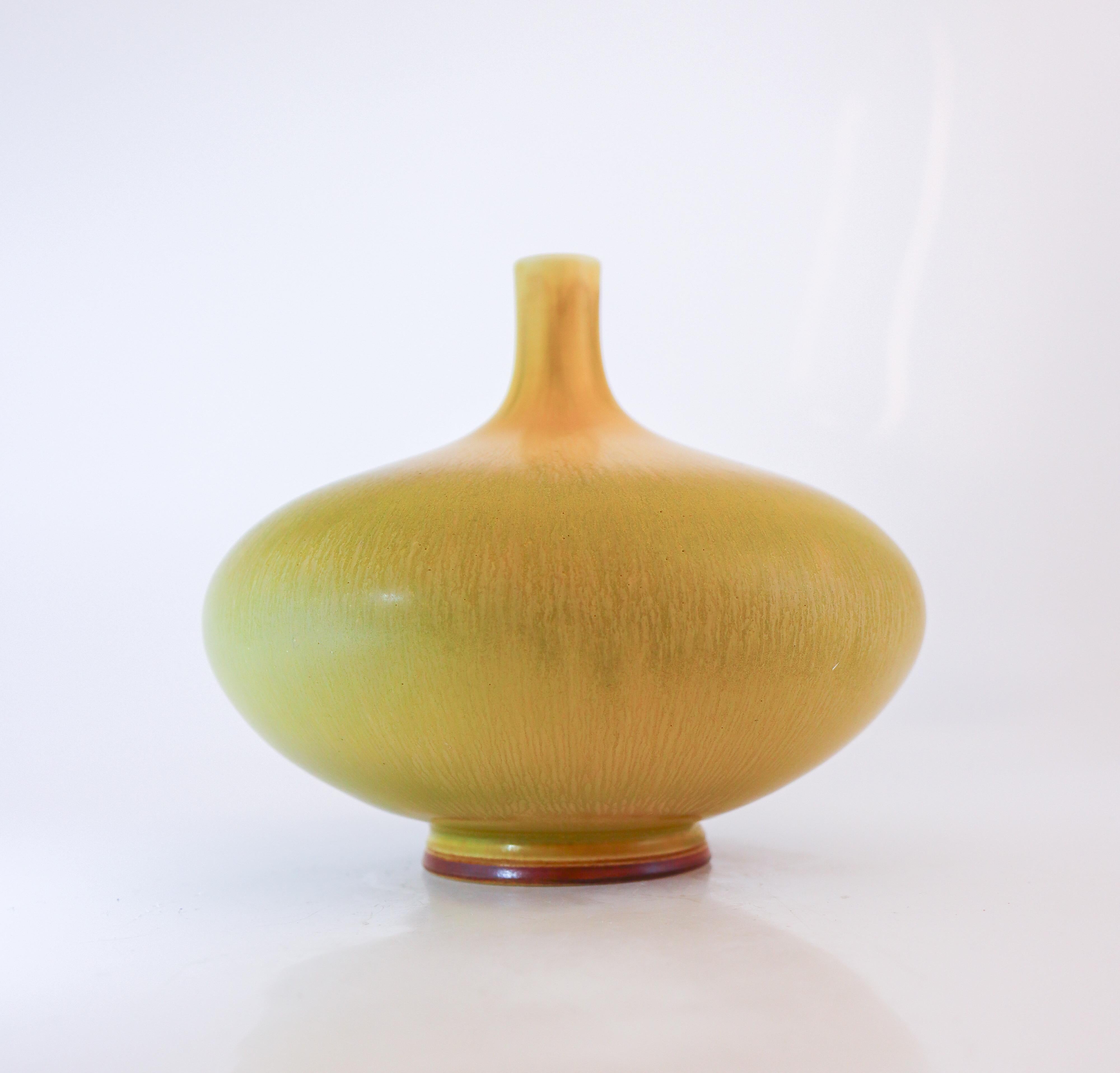 Svedese Splendido vaso in gres giallo, Berndt Friberg, Gustavsberg - 1968 in vendita