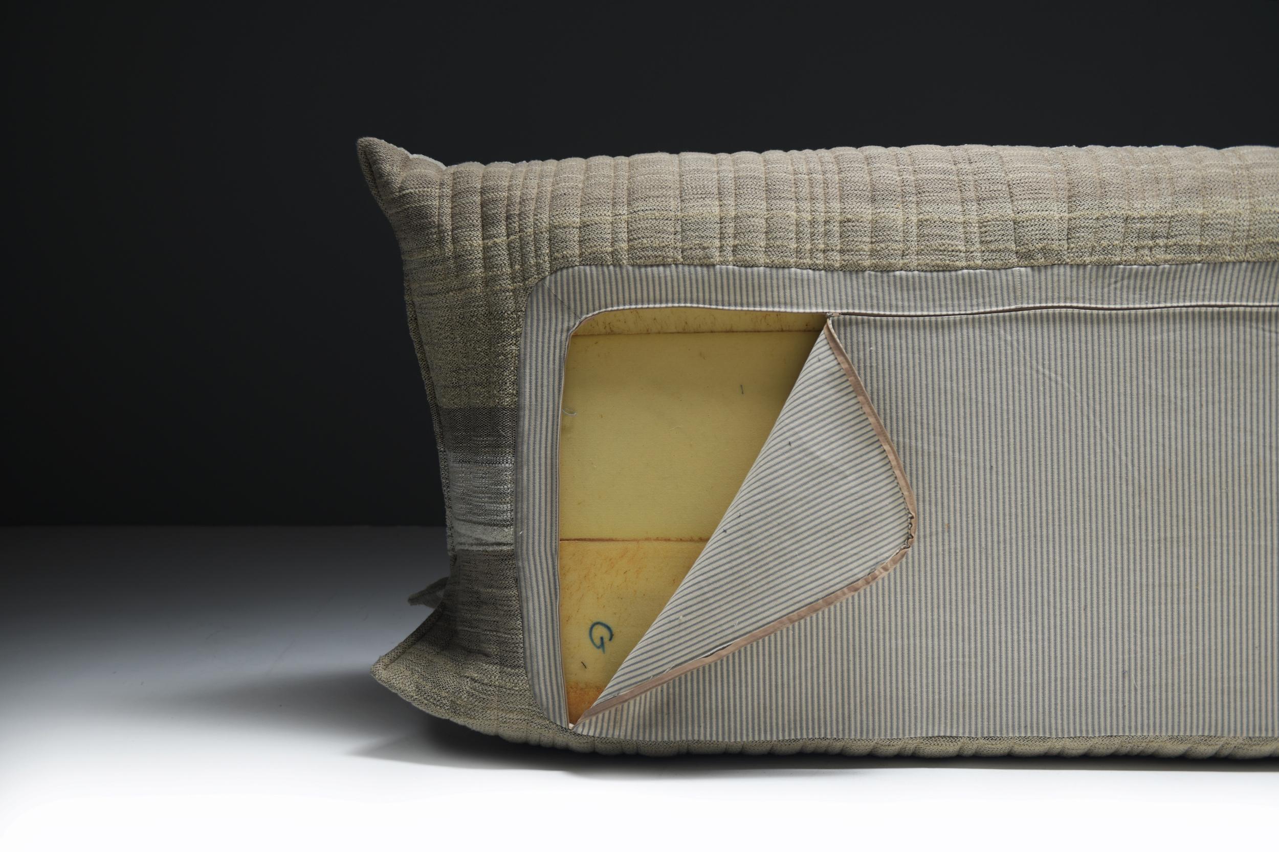 Superbe YOKO + pouf en nouveau tissu de laine Jacquard - Michel Ducaroy - Ligne Roset en vente 6
