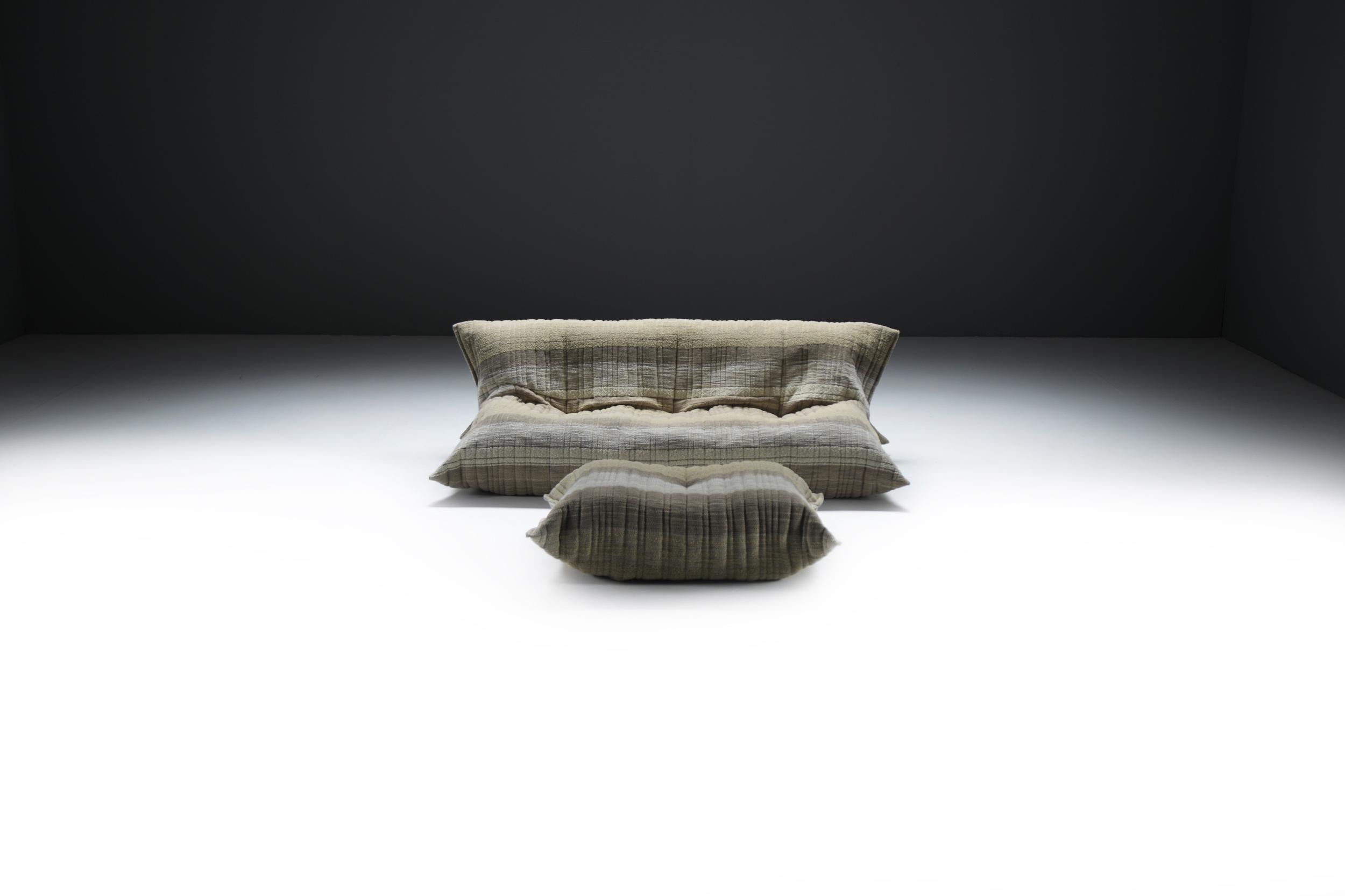 Français Superbe YOKO + pouf en nouveau tissu de laine Jacquard - Michel Ducaroy - Ligne Roset en vente