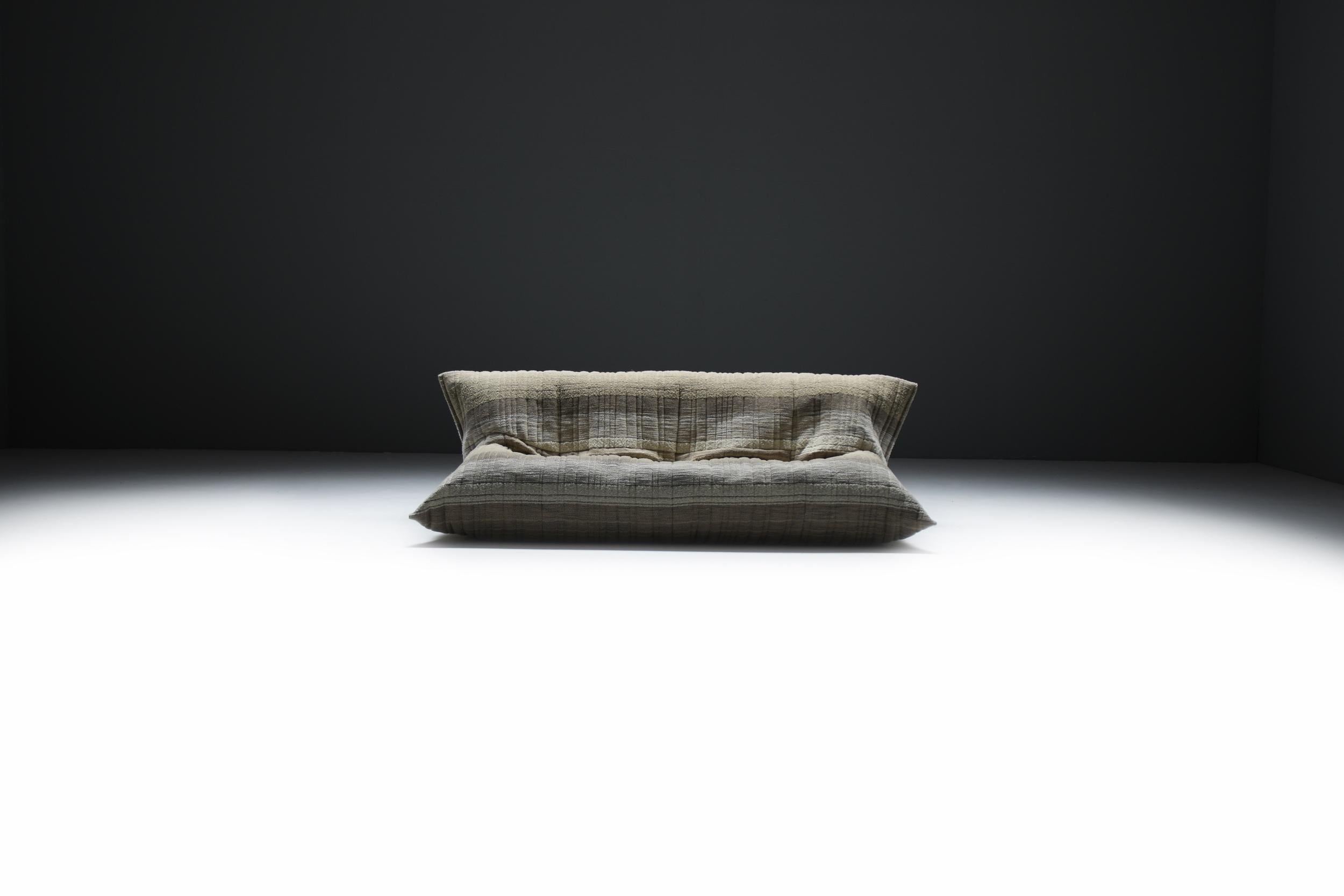 Superbe YOKO + pouf en nouveau tissu de laine Jacquard - Michel Ducaroy - Ligne Roset Excellent état - En vente à Buggenhout, Oost-Vlaanderen