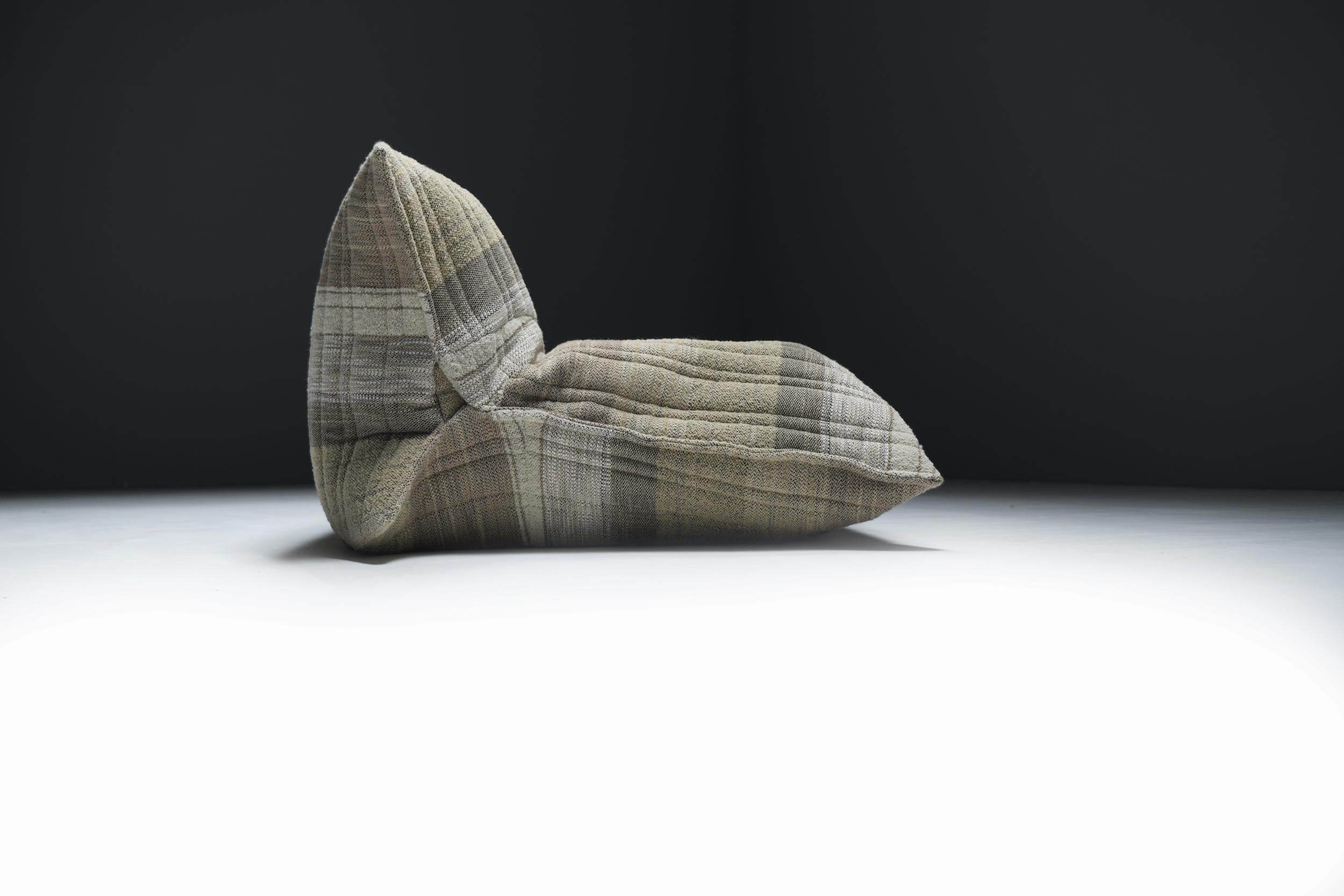 20ième siècle Superbe YOKO + pouf en nouveau tissu de laine Jacquard - Michel Ducaroy - Ligne Roset en vente