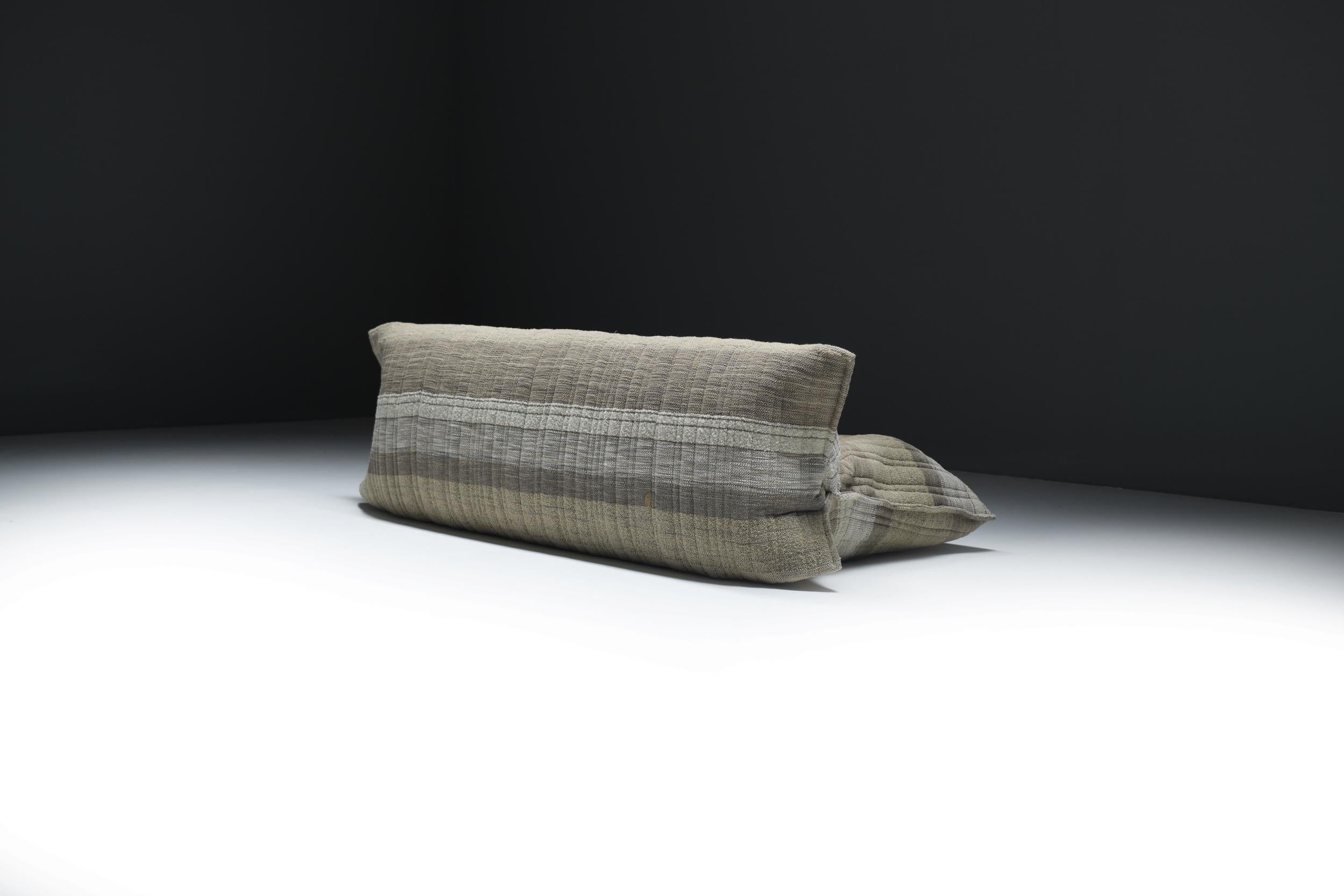 Superbe YOKO + pouf en nouveau tissu de laine Jacquard - Michel Ducaroy - Ligne Roset en vente 1