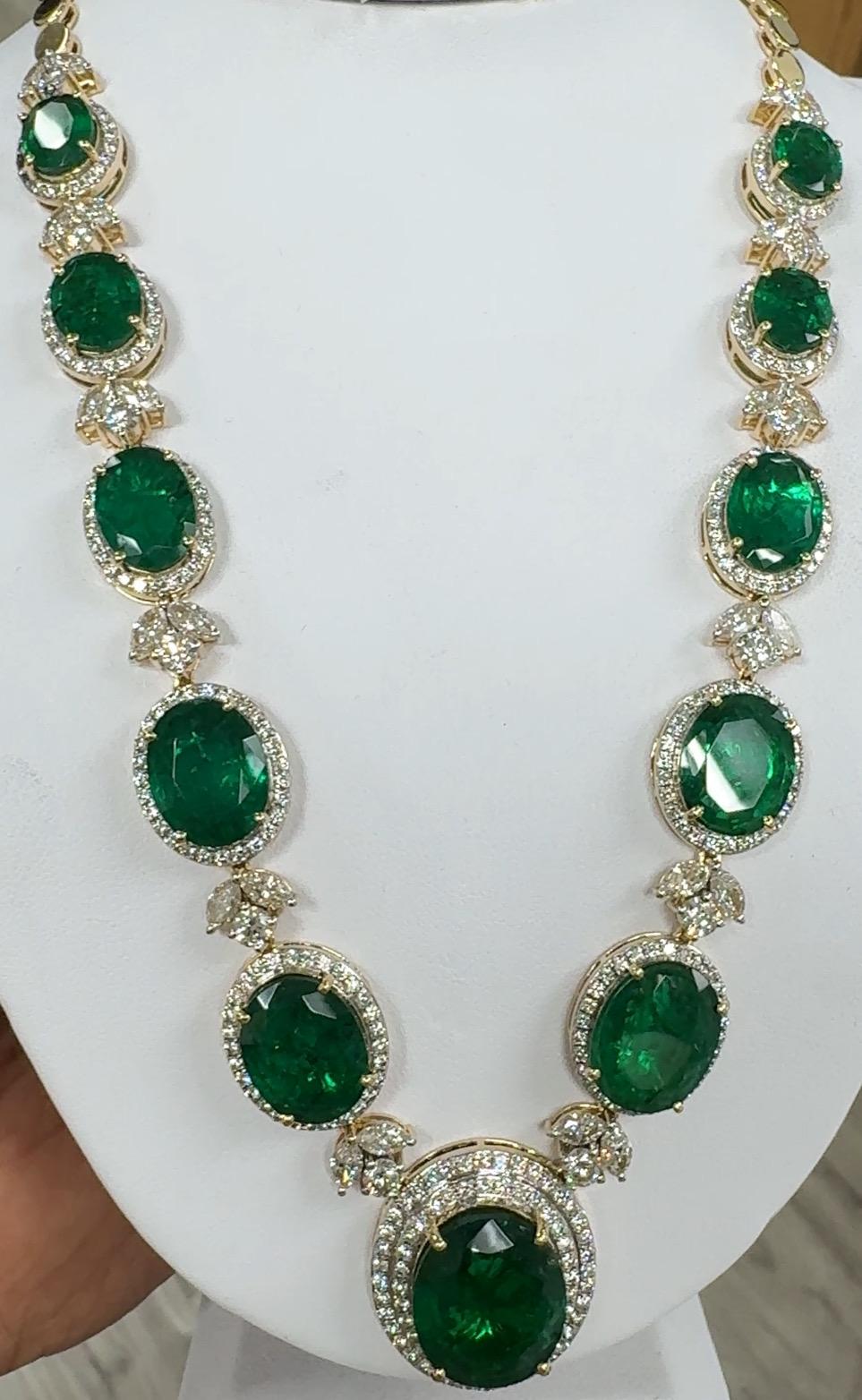 Collier de diamants et émeraudes de Zambie en or jaune 18 carats Neuf - En vente à Los Angeles, CA