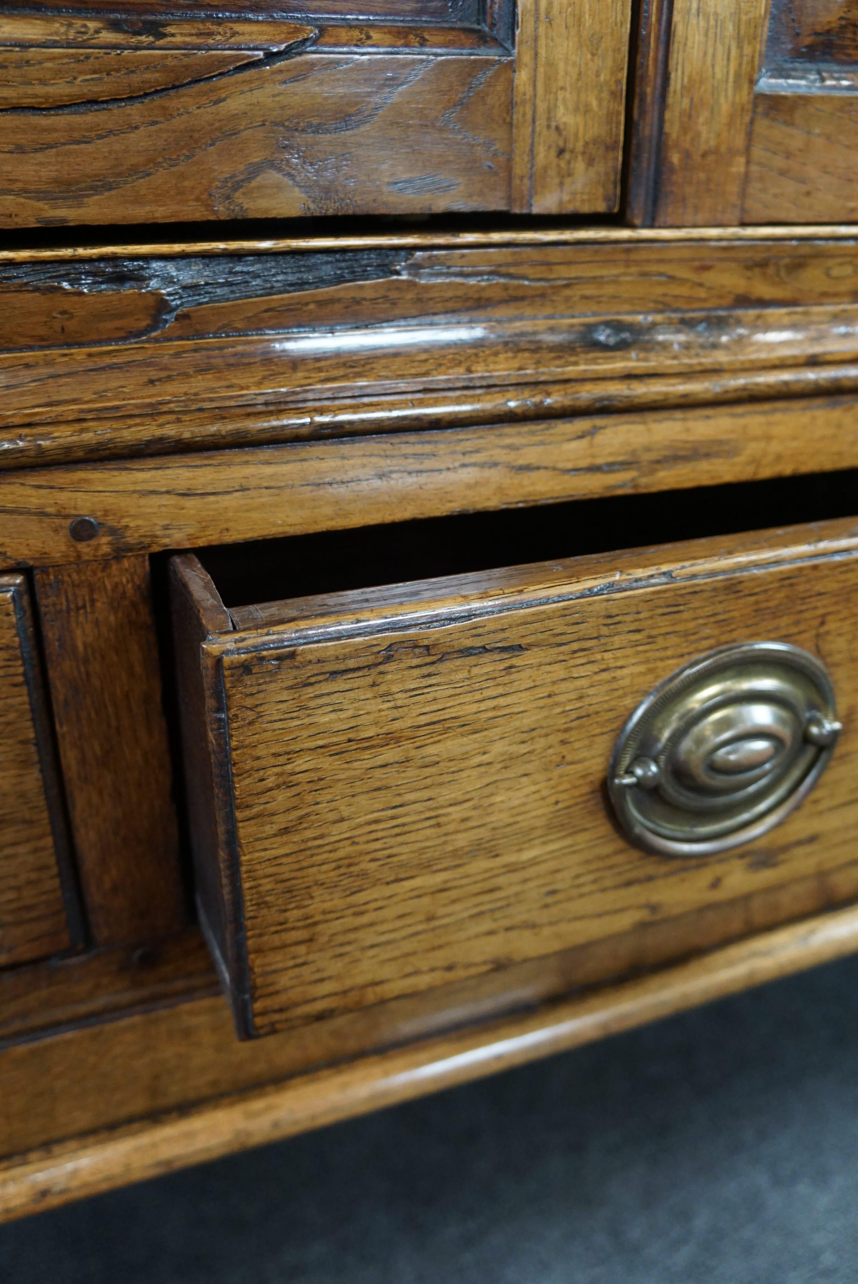 Stunningly beautiful rare antique late 18th century oak Welsh press cabinet/side For Sale 11