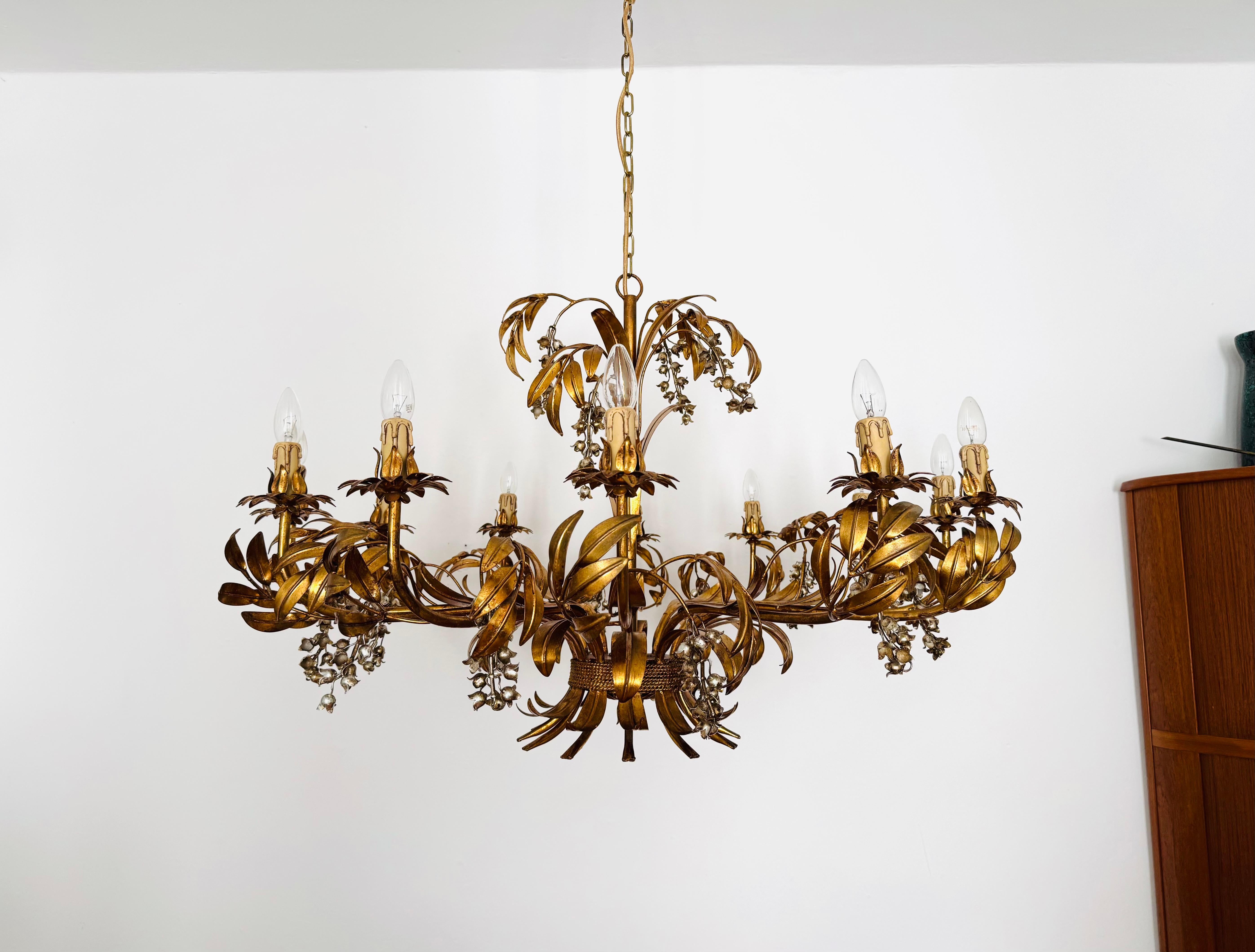 Mid-Century moderno Grande lampadario italiano Hollywood Regency di Hans Kög in vendita