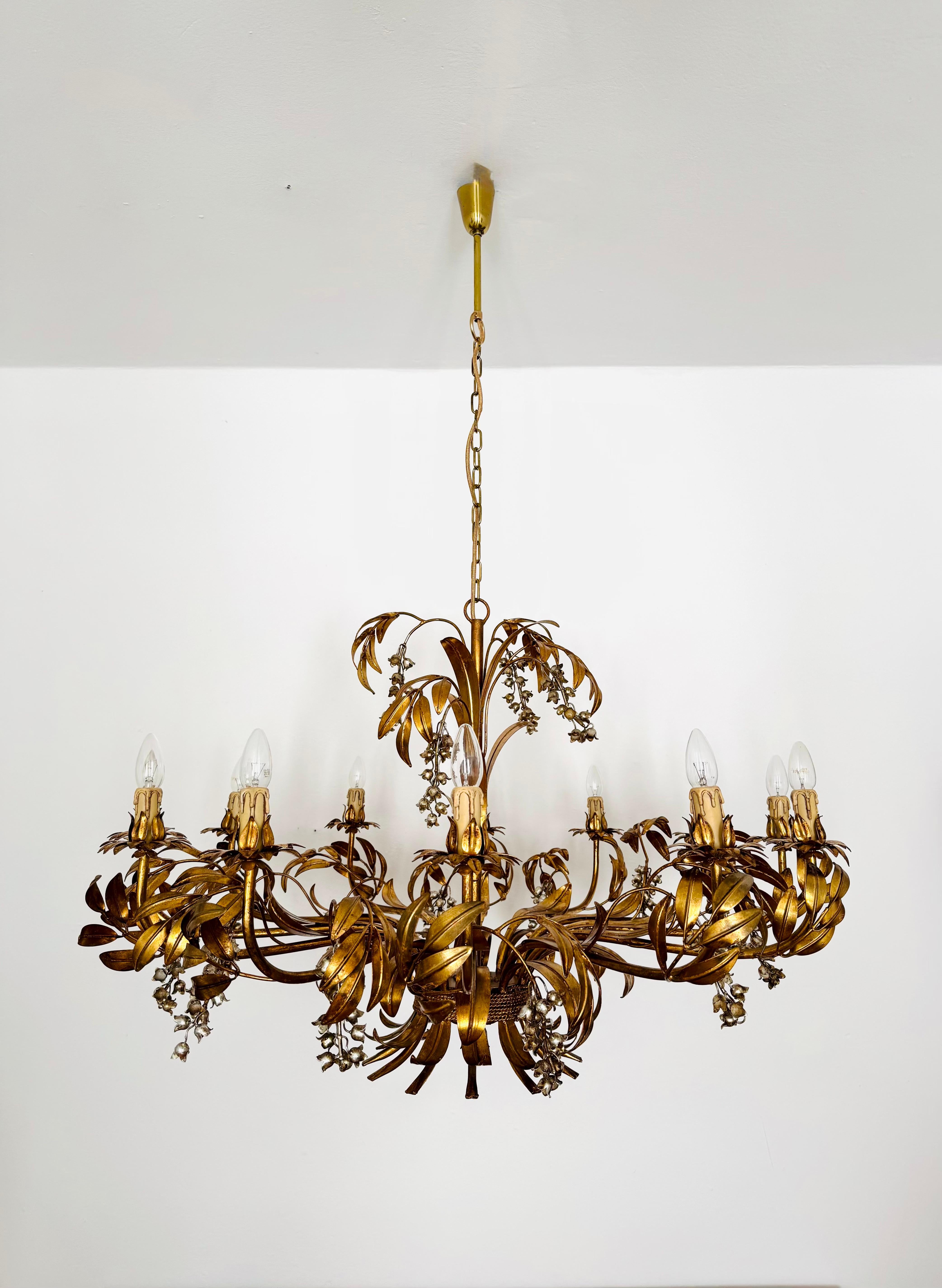 Grande lampadario italiano Hollywood Regency di Hans Kög In condizioni buone in vendita a München, DE