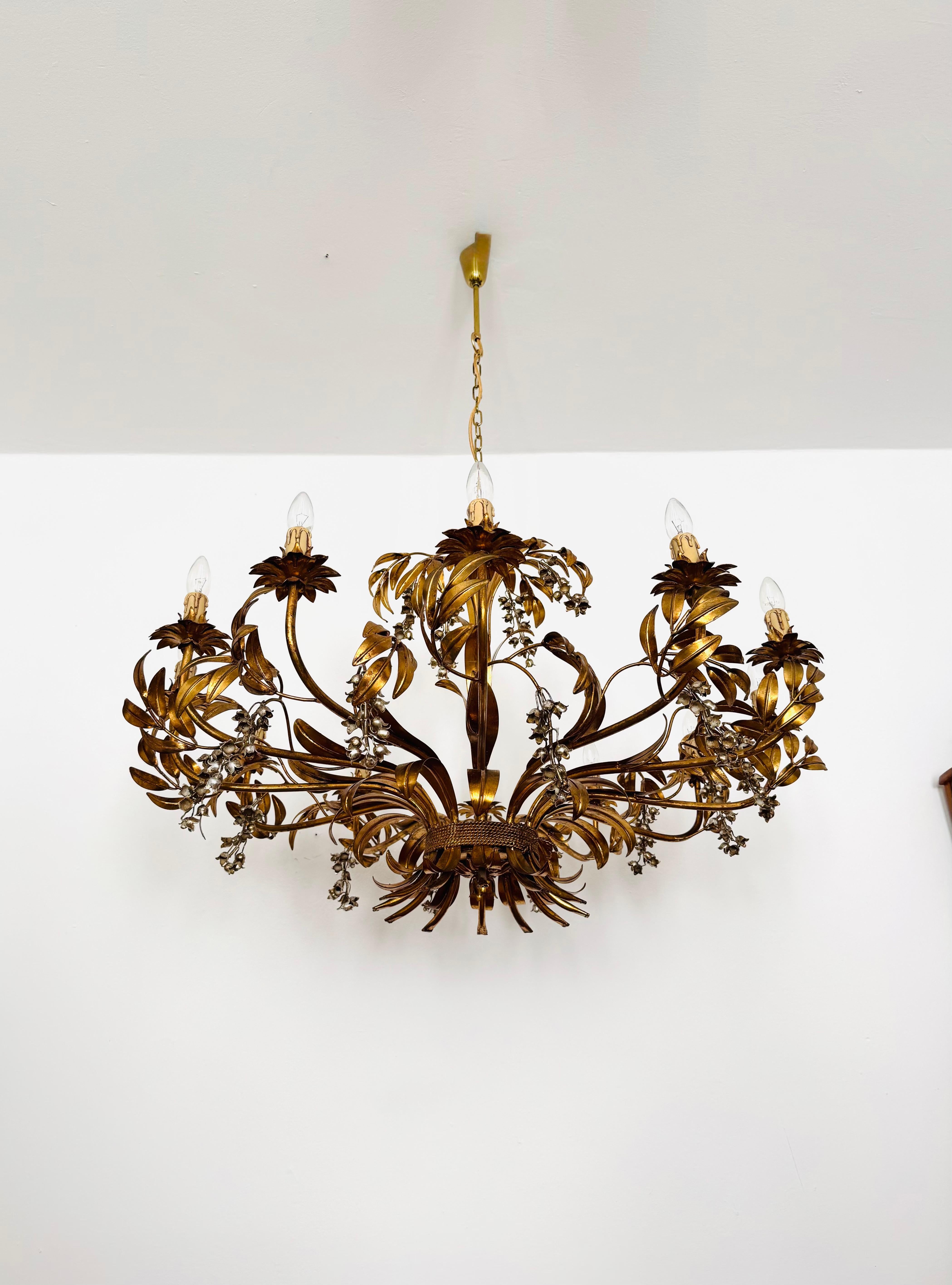 Metallo Grande lampadario italiano Hollywood Regency di Hans Kög in vendita