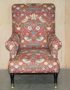 Fauteuil de bibliothèque au style incroyablement moderne, en tissu « Strawberry Thief » de William Morris