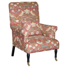 Fauteuil de bibliothèque au style incroyablement moderne, en tissu « Strawberry Thief » de William Morris