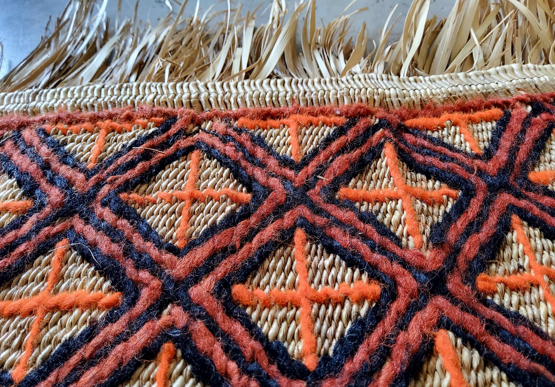 Stuoia Berbera Vintage anni '80 in Giunco e Lana – Marocco, 260 x 180 cm im Zustand „Gut“ im Angebot in Loria, IT