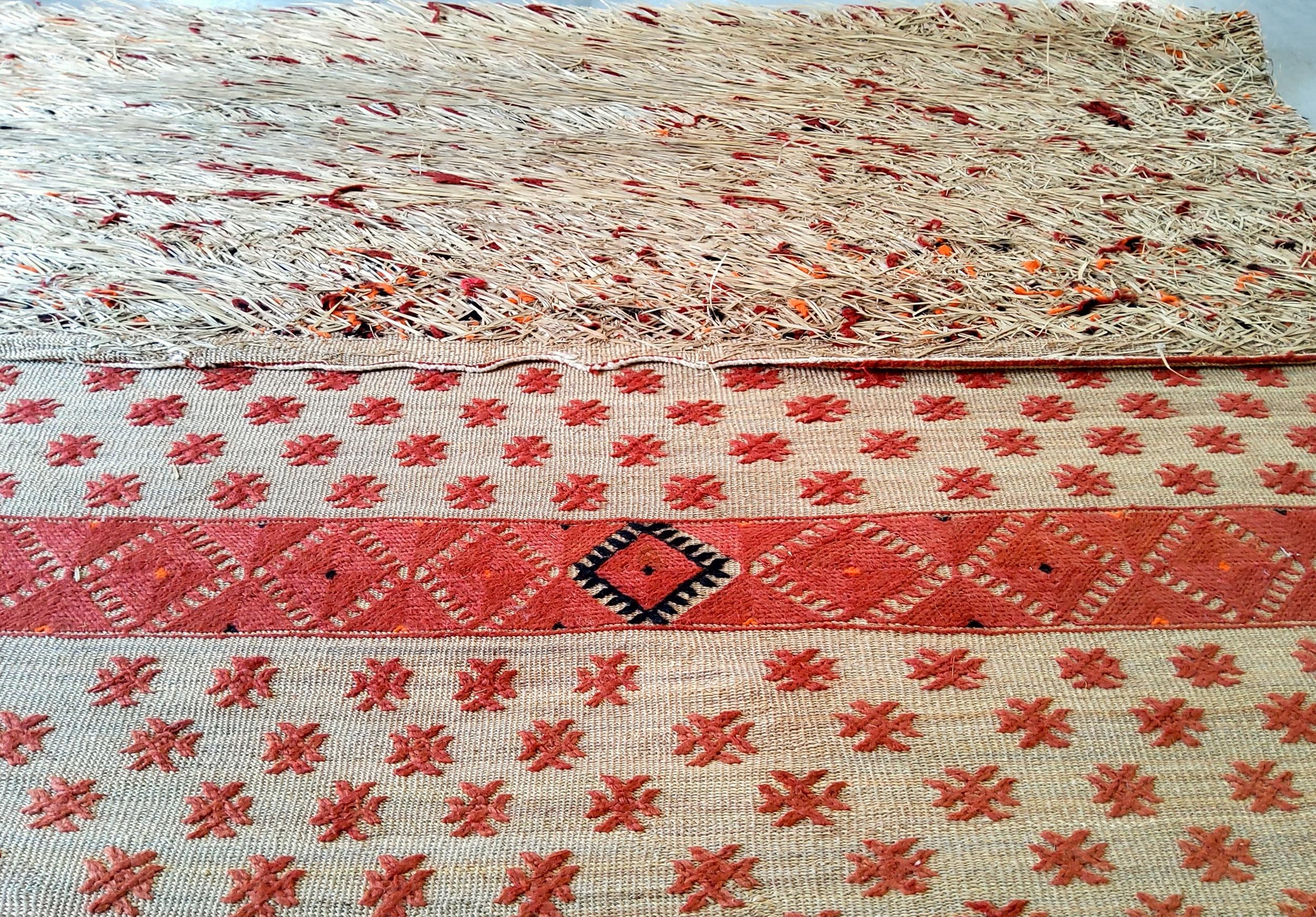 Stuoia Berbera Vintage anni '80 in Giunco e Lana – Marocco, 260 x 180 cm (Wolle) im Angebot