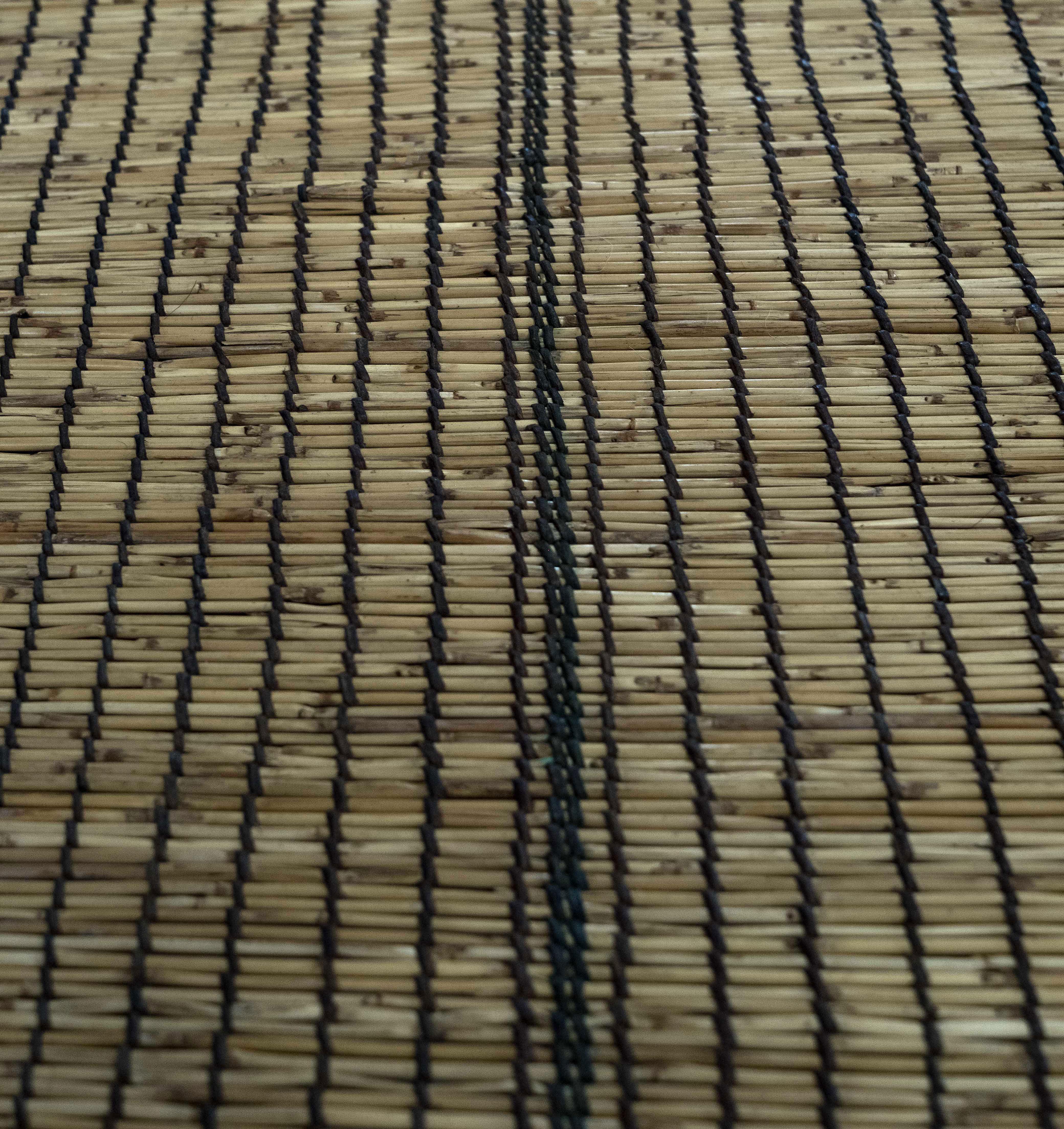 Sub-Saharan African Stuoia Tuareg Vintage Sahara Anni ’80 Cuoio e Legno Intrecciato 473x281 cm For Sale
