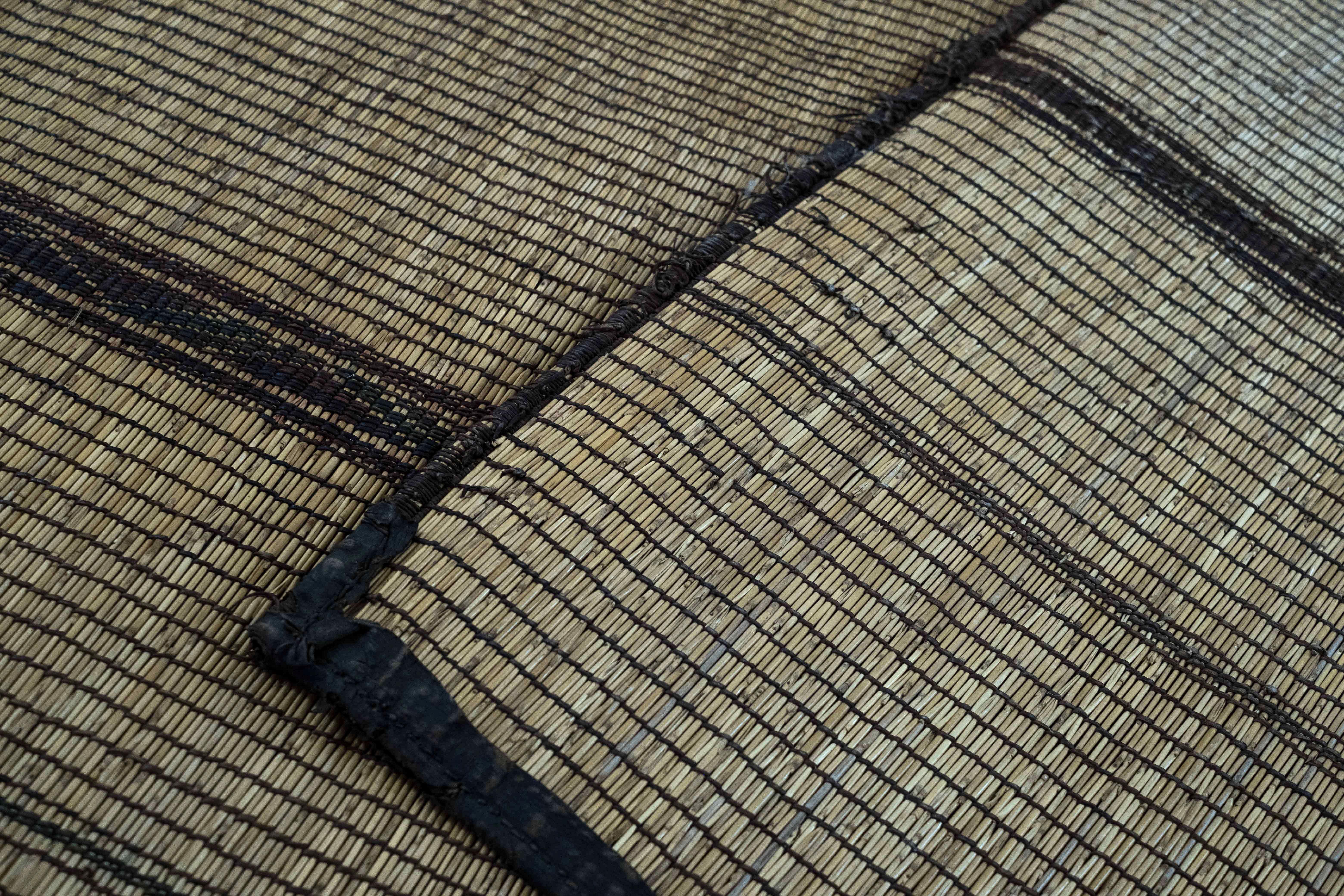 Other Stuoia Tuareg Vintage Sahara Anni ’80 Cuoio e Legno Intrecciato 473x281 cm For Sale
