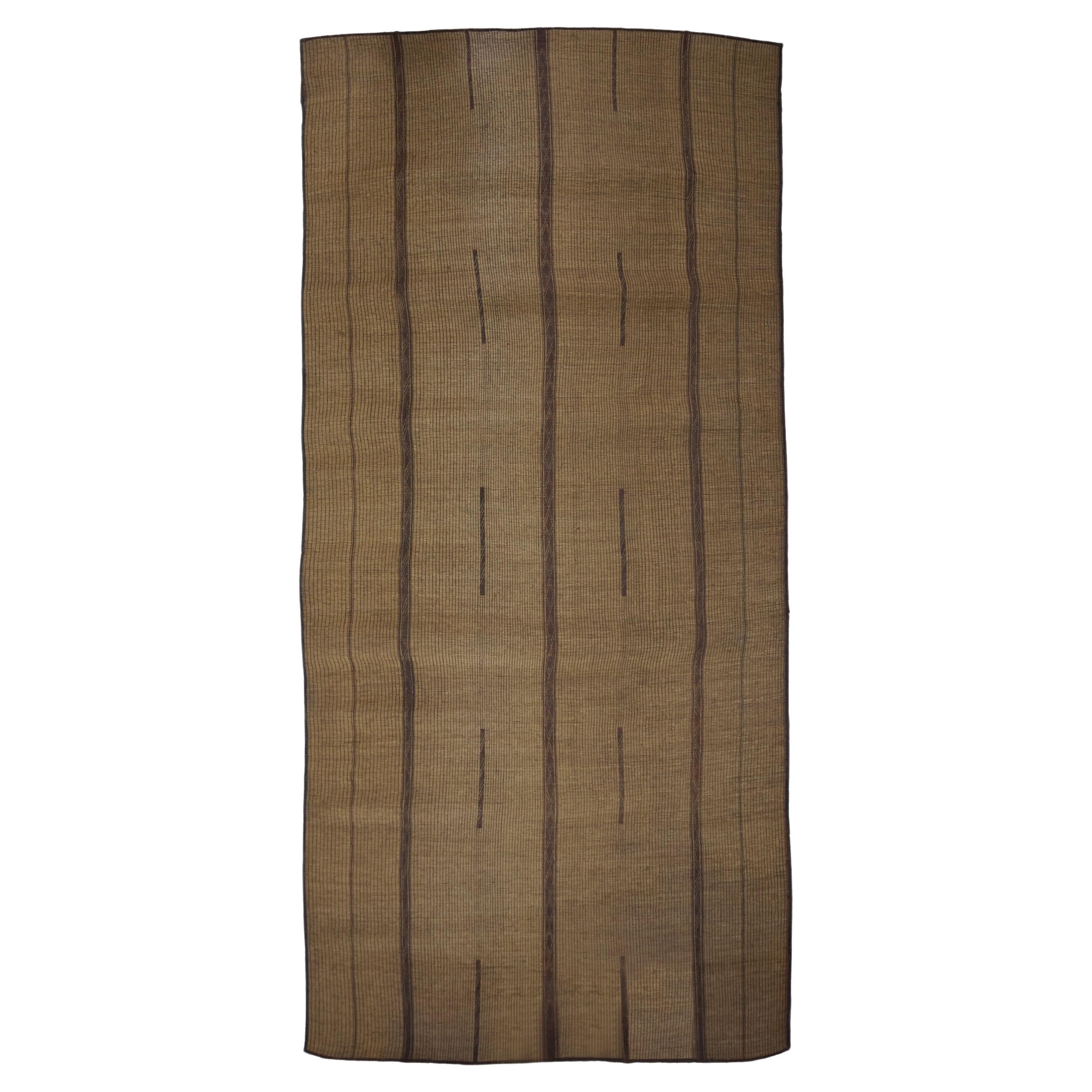 Stuoia Tuareg Vintage Sahara Anni ’80 Cuoio e Legno Intrecciato 473x281 cm For Sale