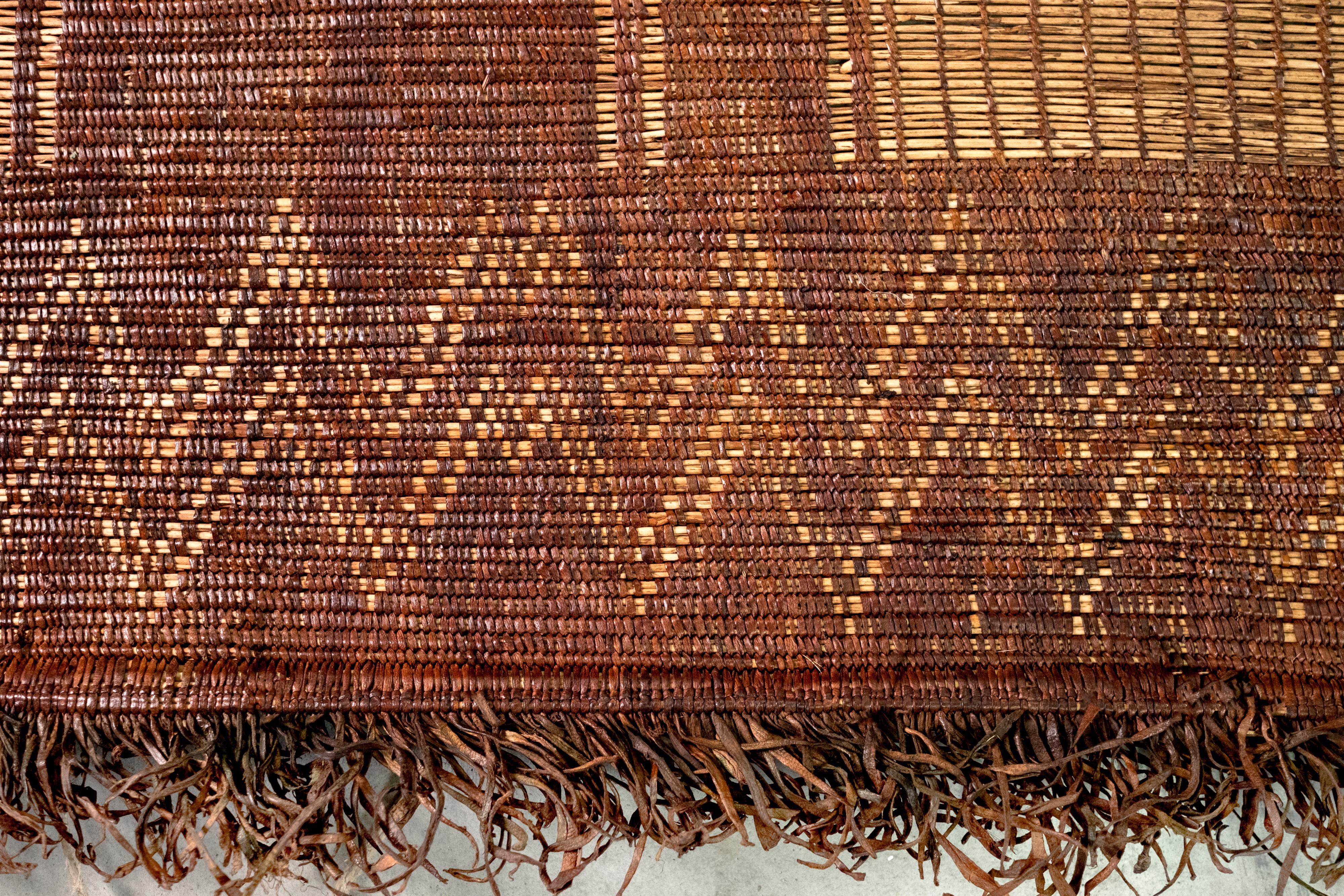 Tribal Tabouret Saharien Touareg, Vintage, 20ème siècle, Bois et cuir, En stock en vente