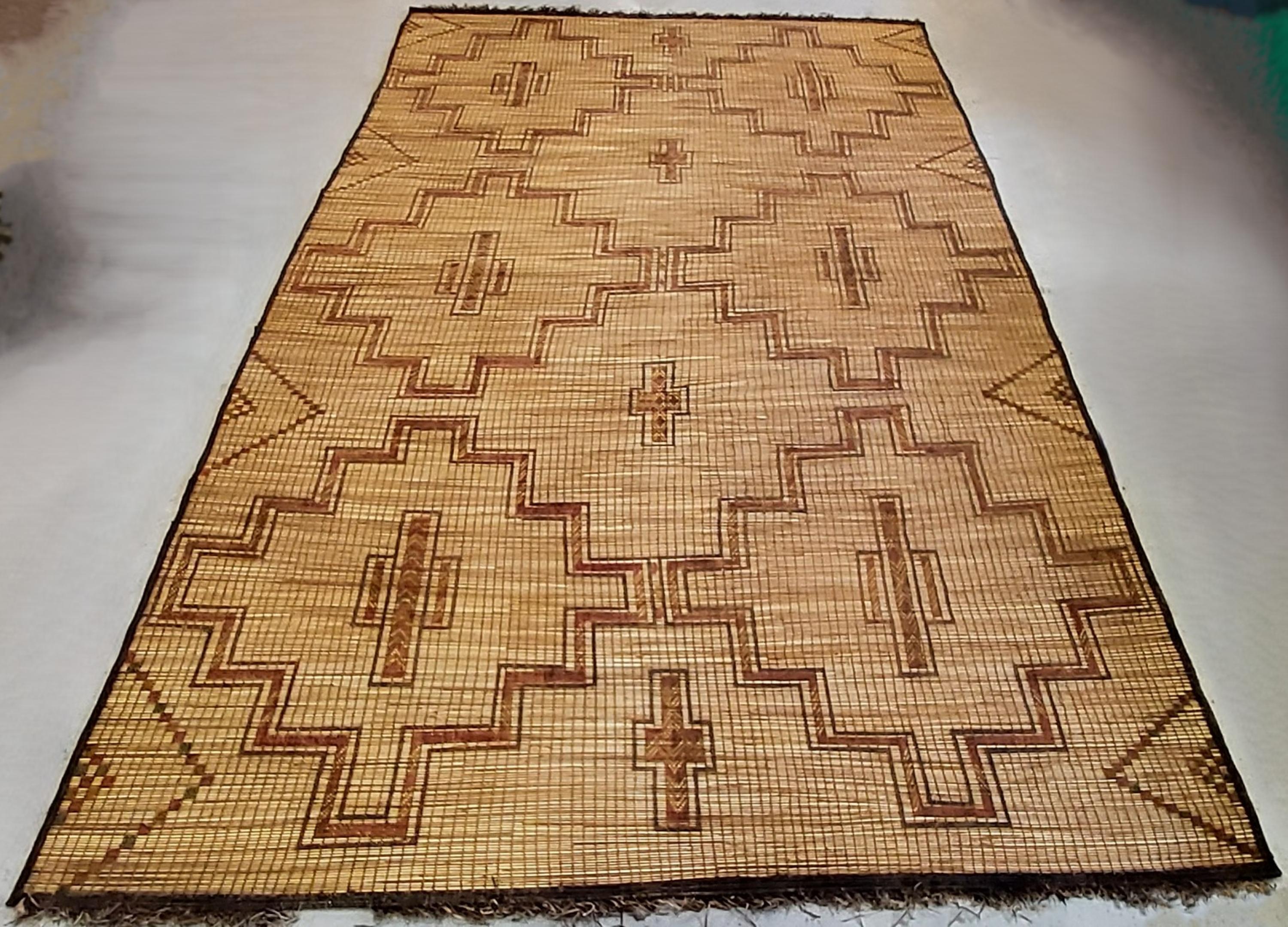 Mauritanian Stuoia Tuareg Anni ’70  Intreccio in Giunco e Pelle  453×290 cm For Sale