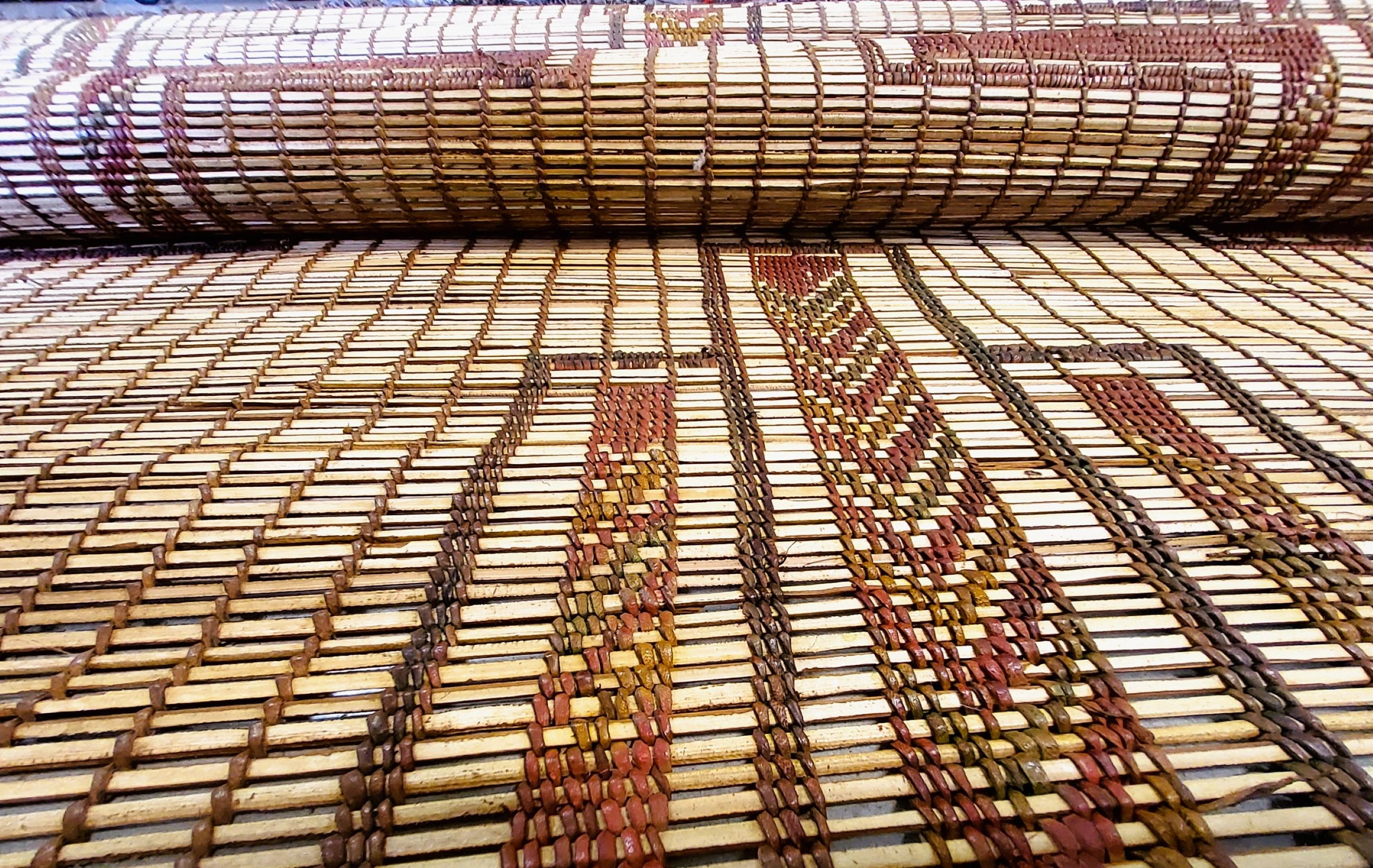 Stuoia Tuareg Anni ’70  Intreccio in Giunco e Pelle  453×290 cm In Good Condition For Sale In Loria, IT