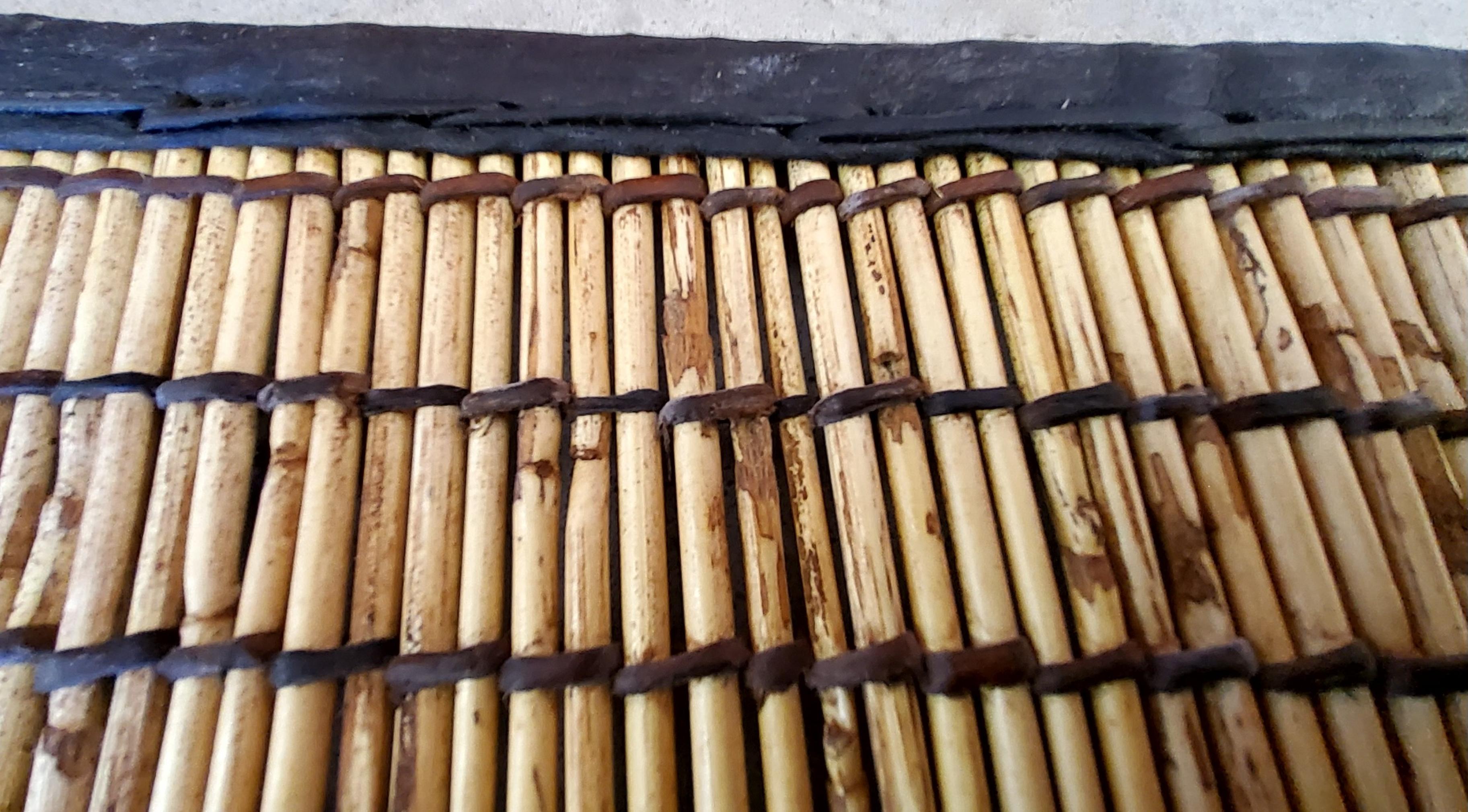 Stuoia Tuareg Berbera Anni ’70 in giunco e pelle intrecciata a mano 500×275 cm For Sale 3