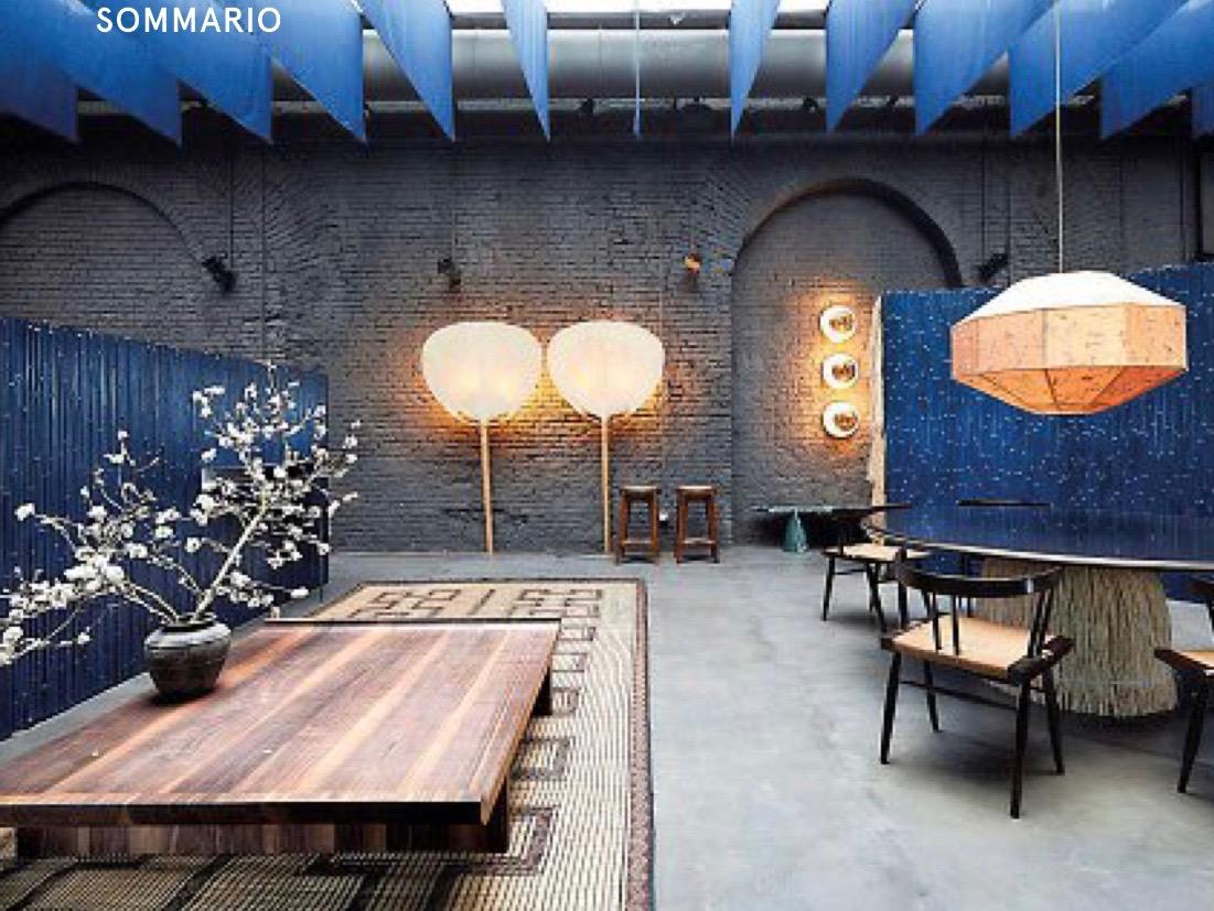 Questa straordinaria stuoia Tuareg degli anni ’70, intrecciata a mano in giunco e pelle, è un autentico esempio dell’eredità artigianale delle donne nomadi del Sahara, custodi di tecniche millenarie tramandate di generazione in generazione. Le loro