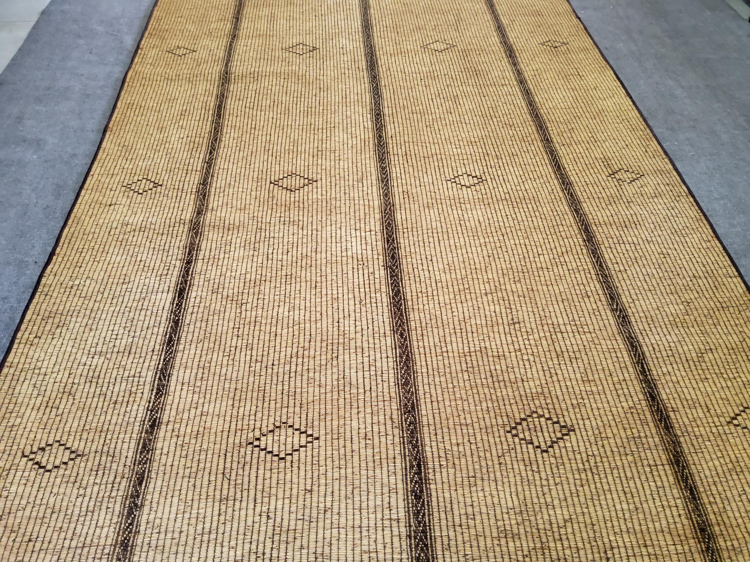 Hand-Knotted Vintage Mauritanian Berber Tuareg Mat Manufatta in Natural Wood and Leather For Sale