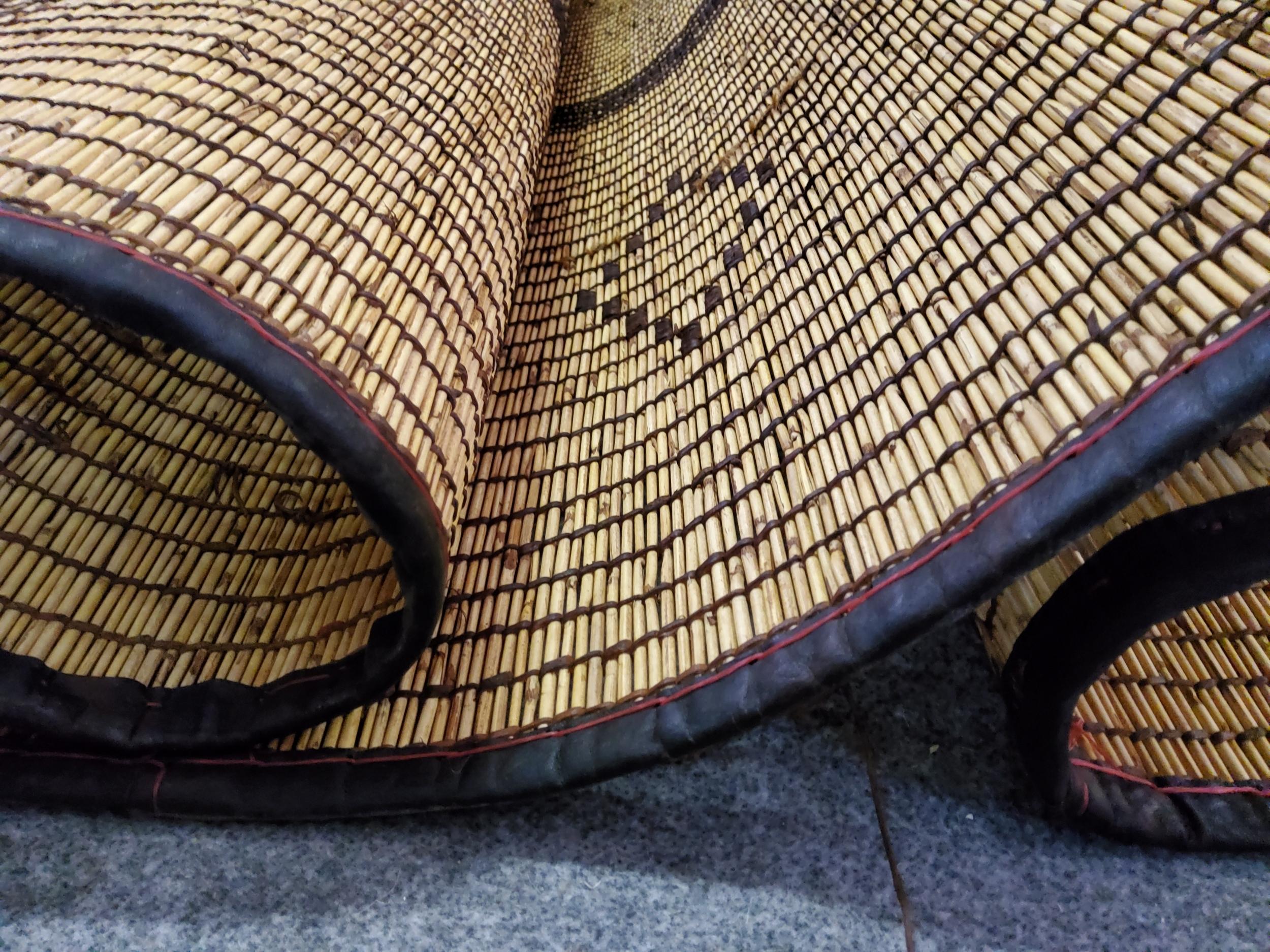 Vintage Mauritanian Berber Tuareg Mat Manufatta in Natural Wood and Leather For Sale 1