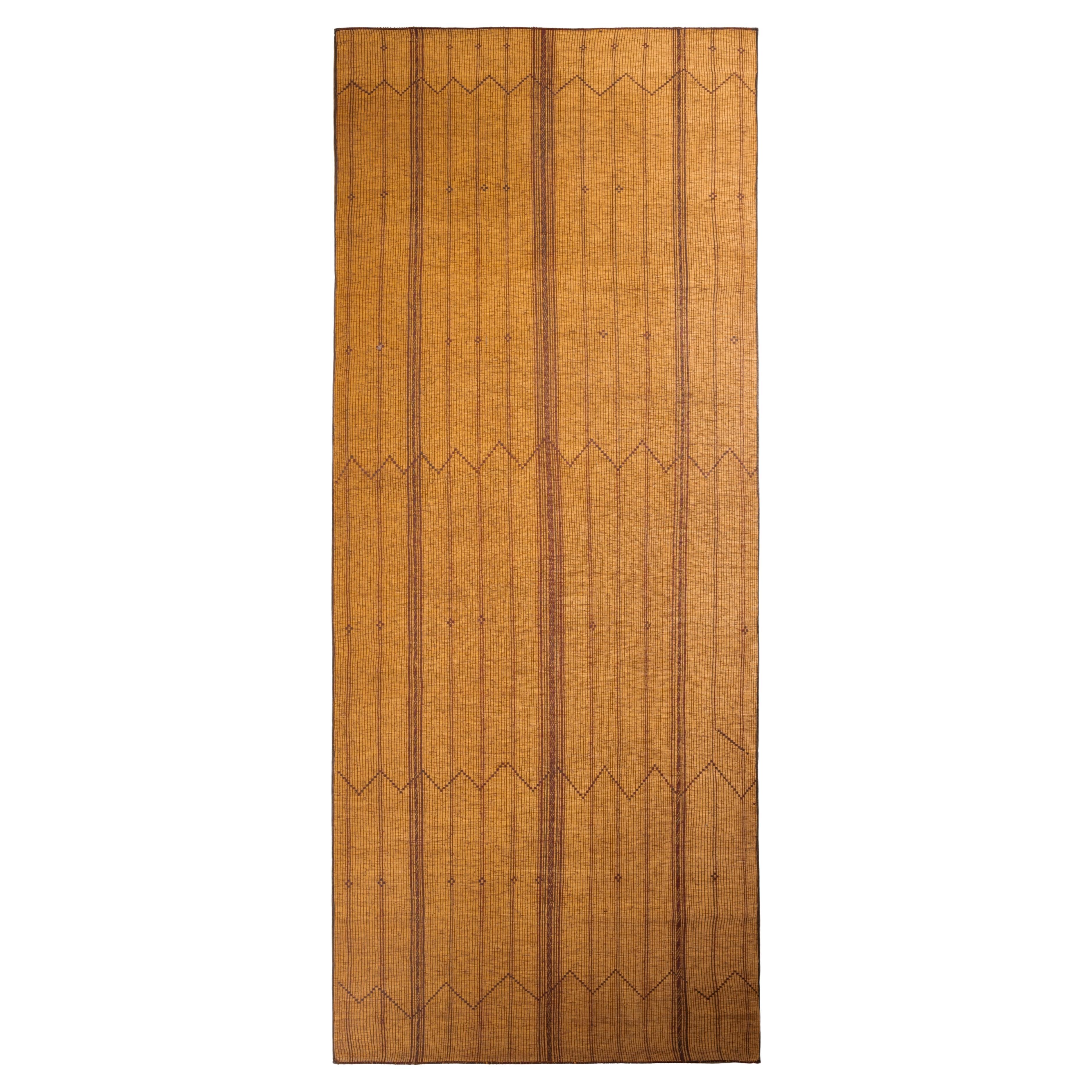 Stuoia Tuareg Berbera vintage anni
70 in Giunco e Pelle, Mauritania, 605x227 cm