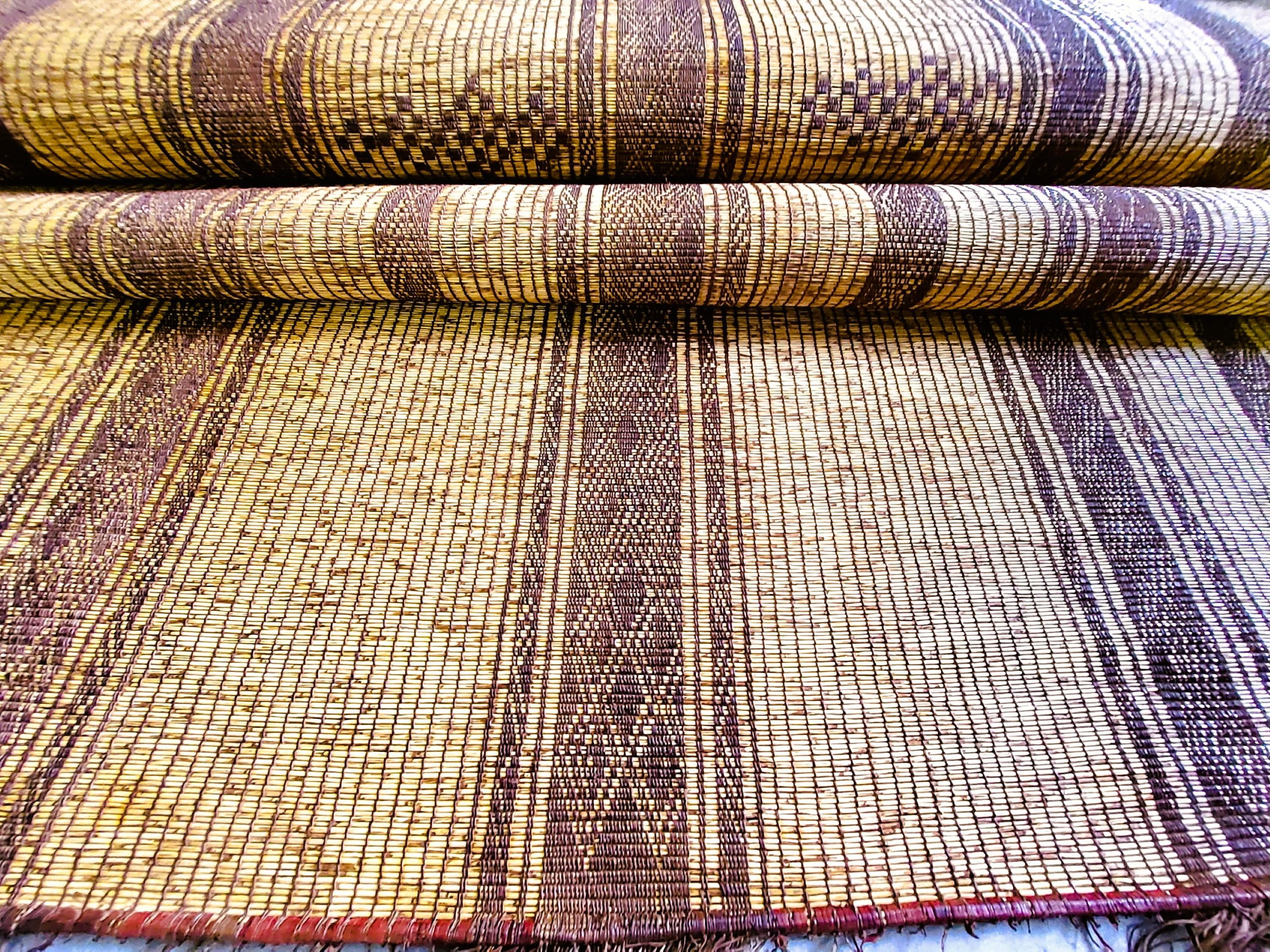 Hand-Knotted Stuoia Tuareg Berbera Vintage. Anni ’70  Intreccio Giunco e Pelle 347×198 cm For Sale