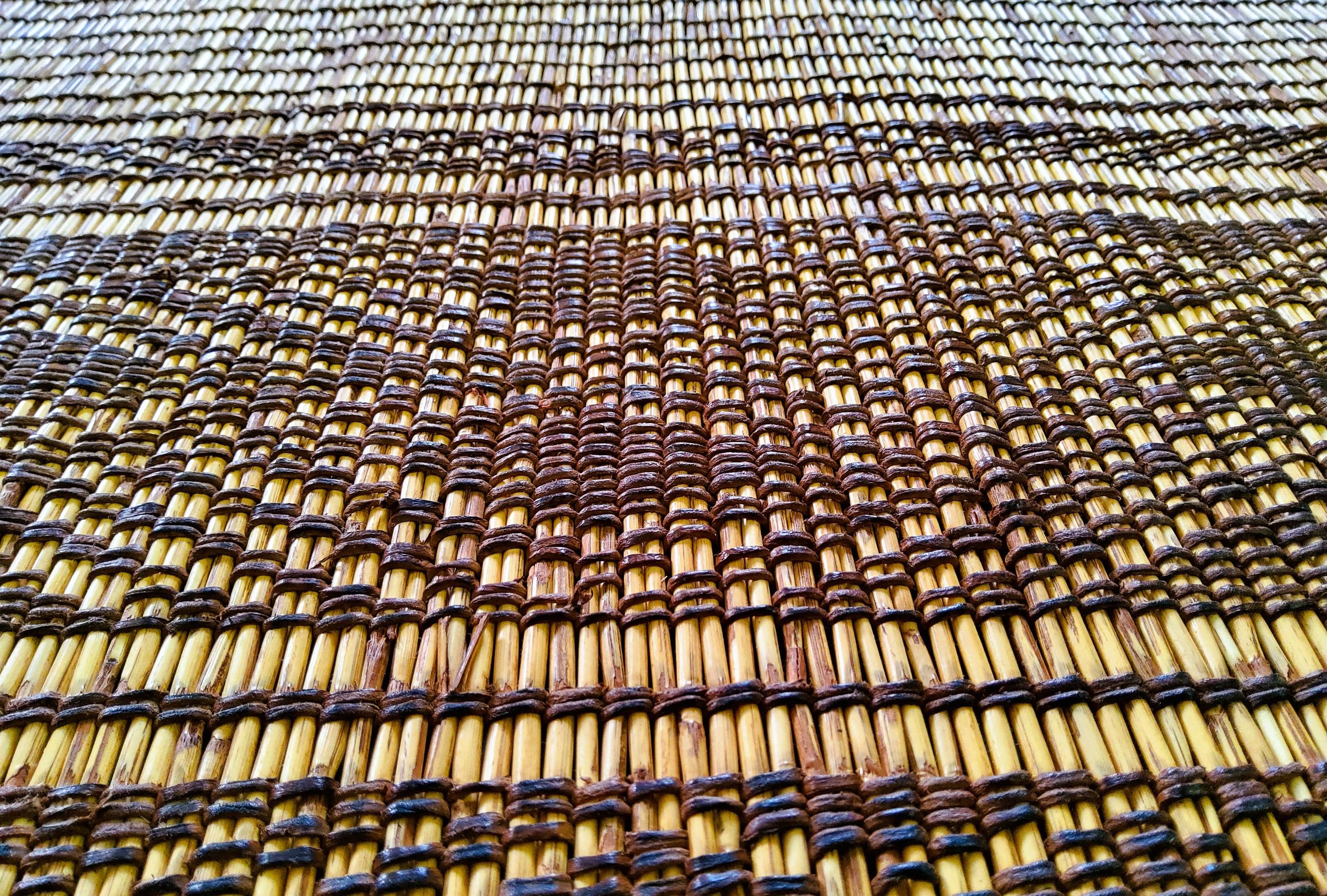 Stuoia Tuareg Berbera Vintage. Anni ’70  Intreccio Giunco e Pelle 347×198 cm For Sale 1