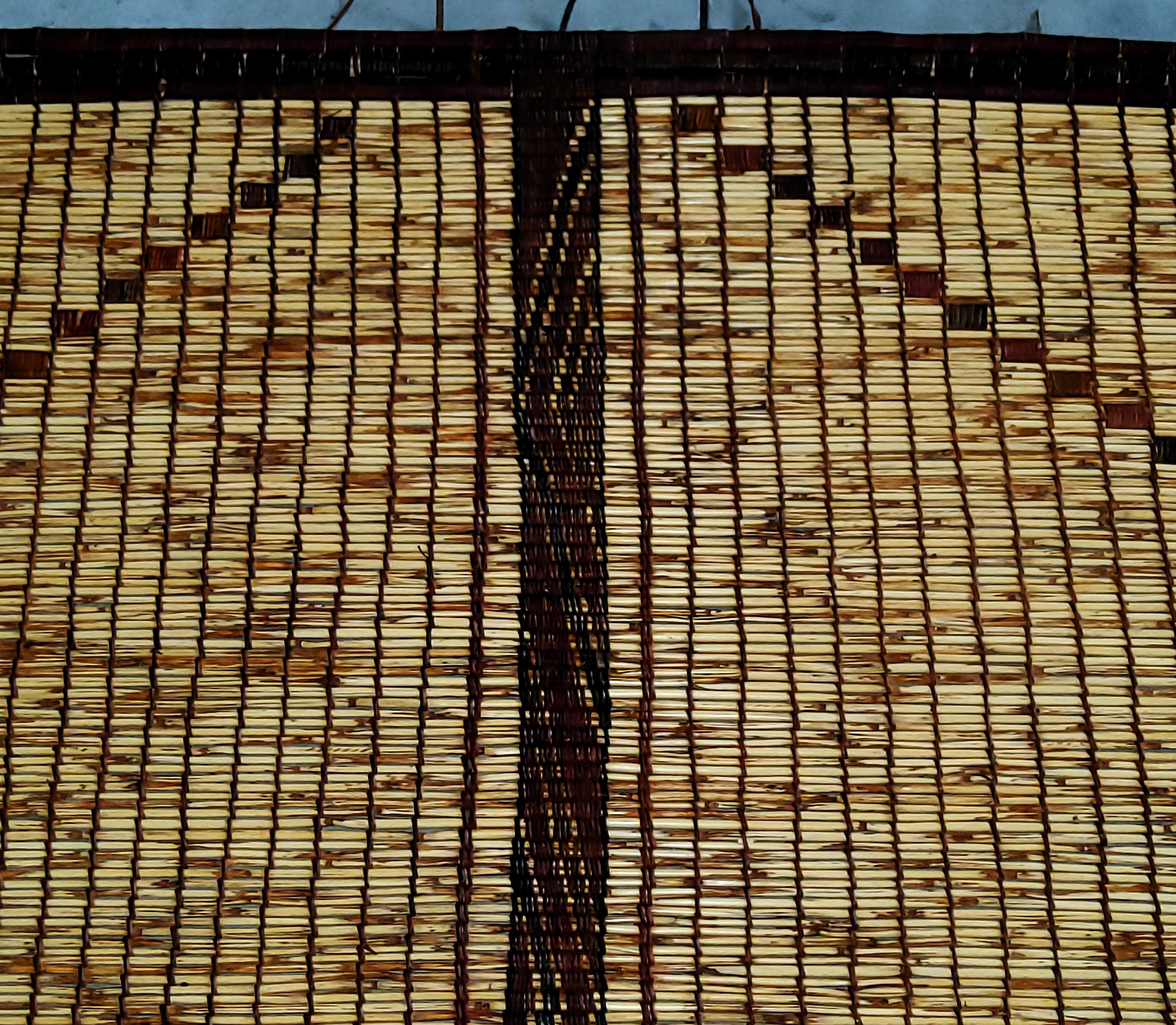 Stuoia Tuareg Berbera Vintage Manufatta in Pelle e Legno naturali in vendita 4