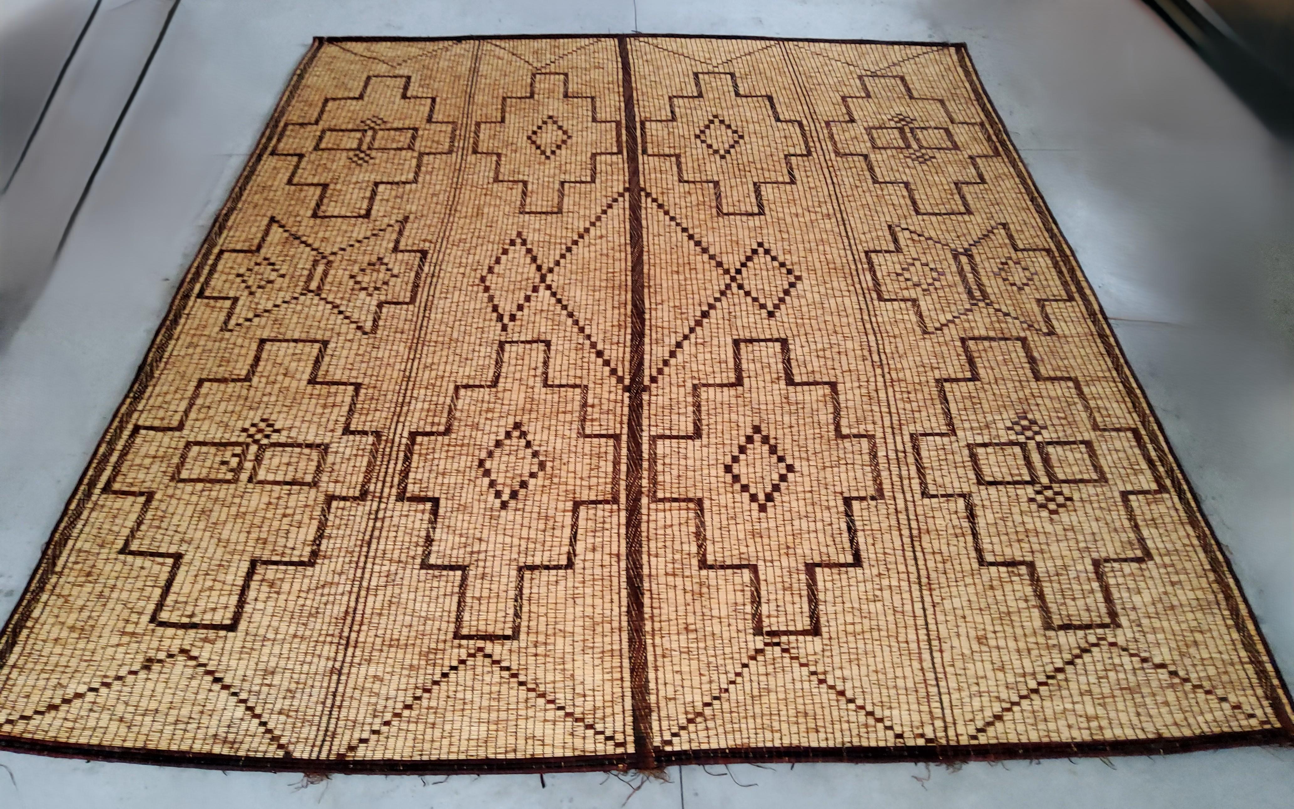 Mauritanian Stuoia Tuareg Berbera Vintage Manufatta in Pelle e Legno naturali in vendita