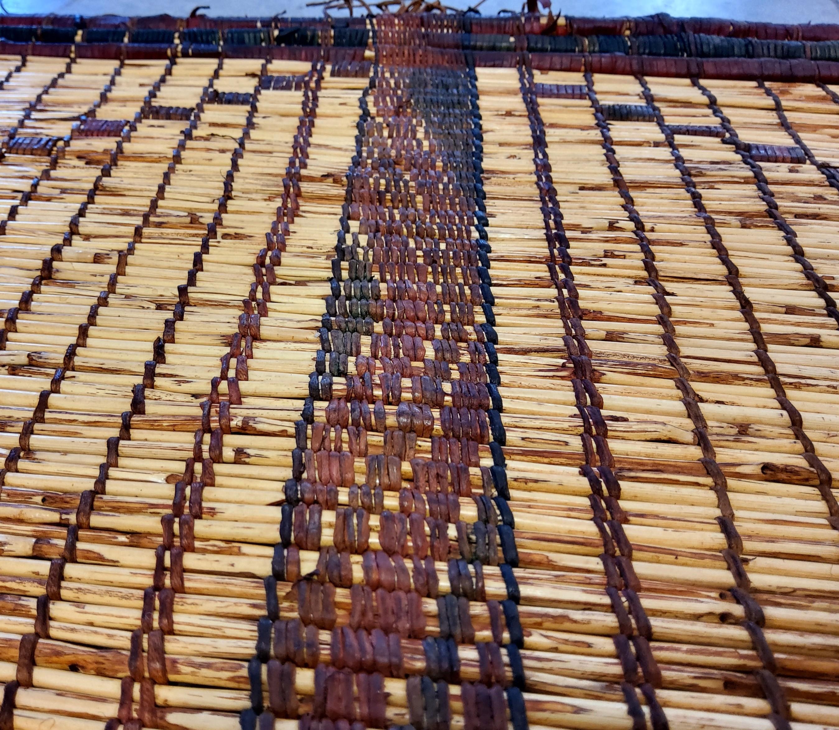 Stuoia Tuareg Berbera Vintage Manufatta in Pelle e Legno naturali in vendita 3