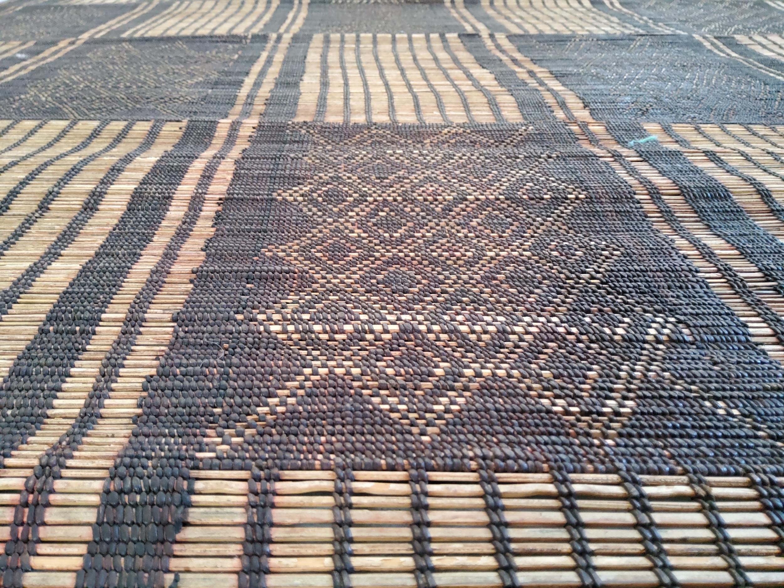 Tuareg Berber Vintage Mauritanian Leather and Natural Wood Manufacto Mat In Good Condition For Sale In Loria, IT