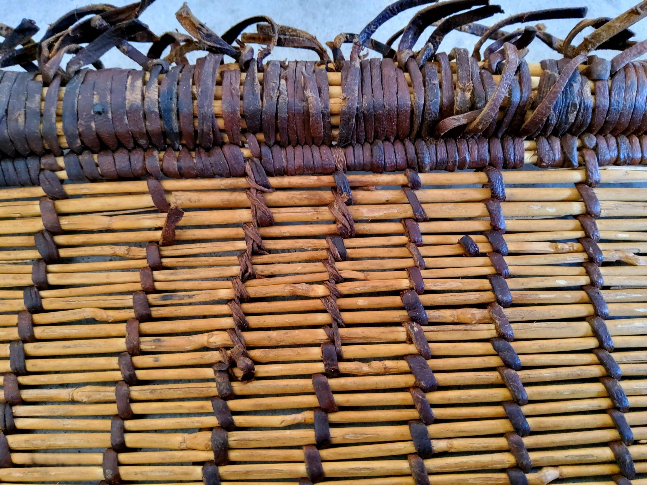 20th Century Tuareg Berber Vintage Mauritanian Leather and Natural Wood Manufacto Mat For Sale
