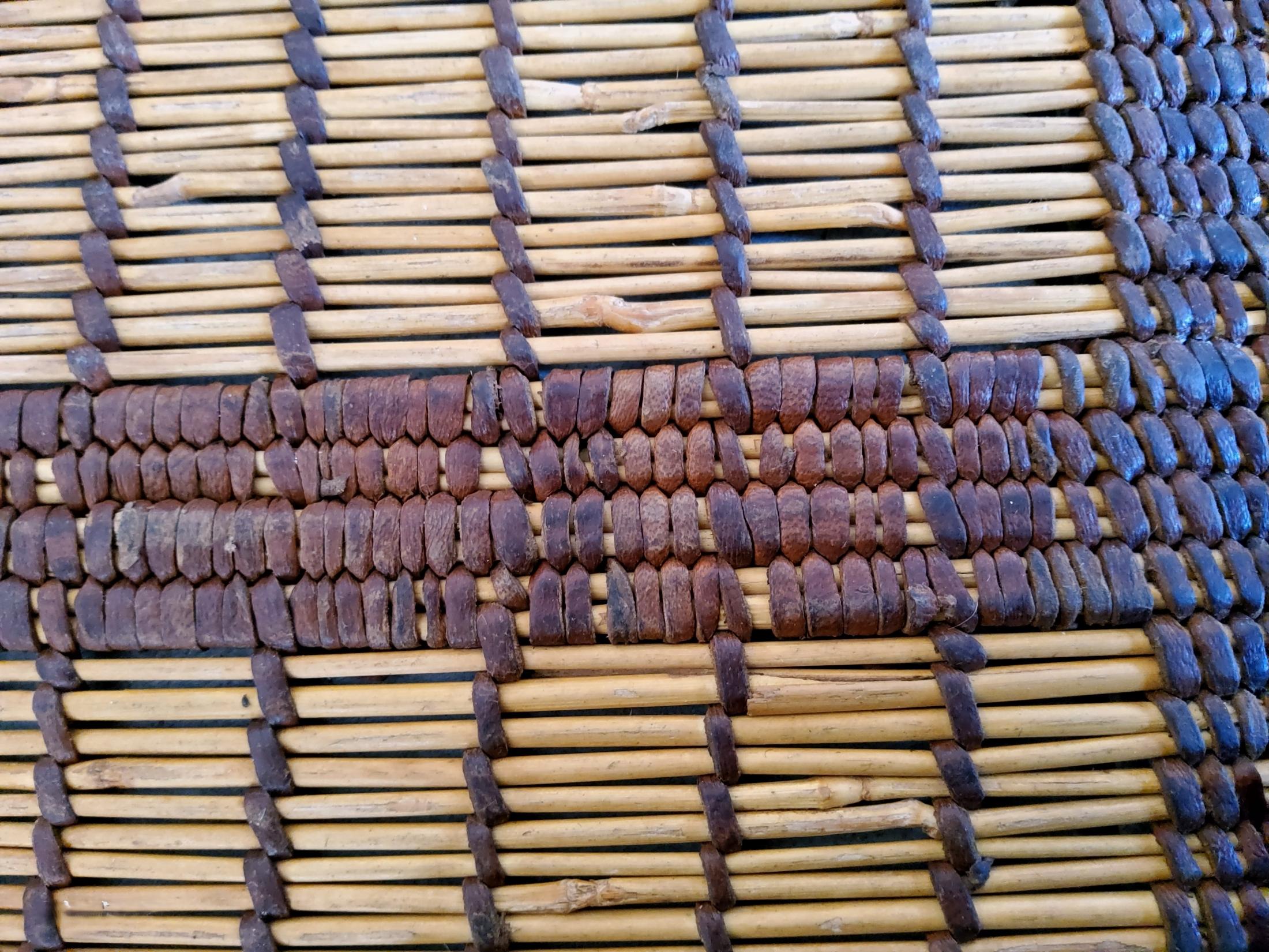 Tuareg Berber Vintage Mauritanian Leather and Natural Wood Manufacto Mat In Good Condition For Sale In Loria, IT