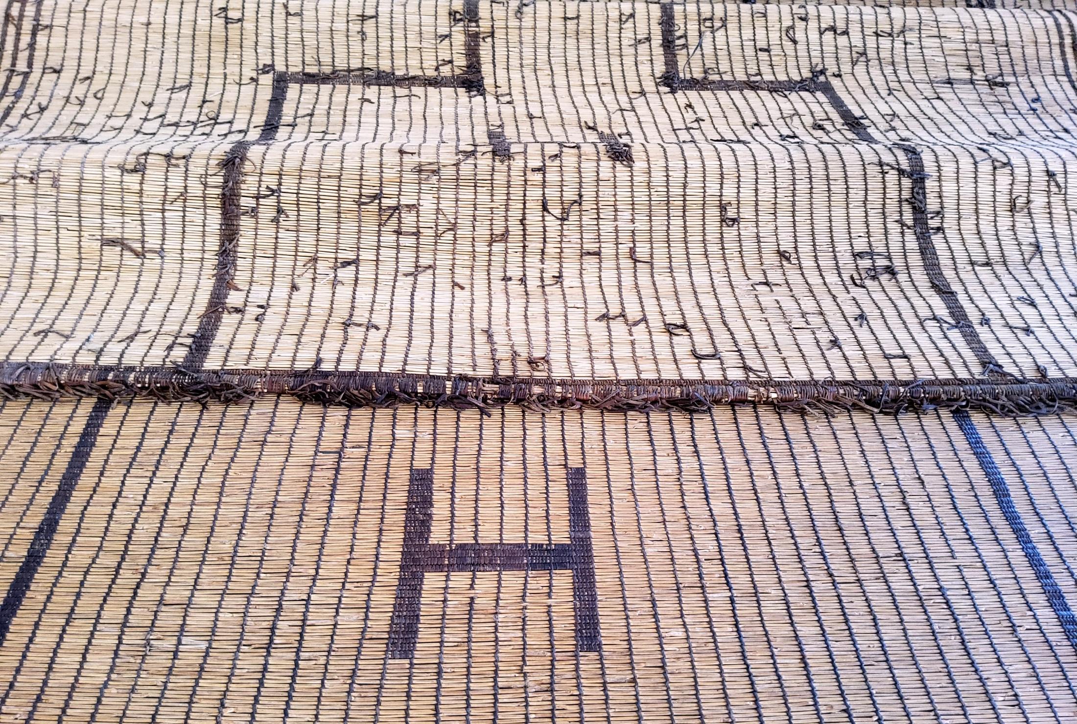 Tuareg Berber Vintage Mauritanian Leather and Natural Wood Manufacto Mat For Sale 2